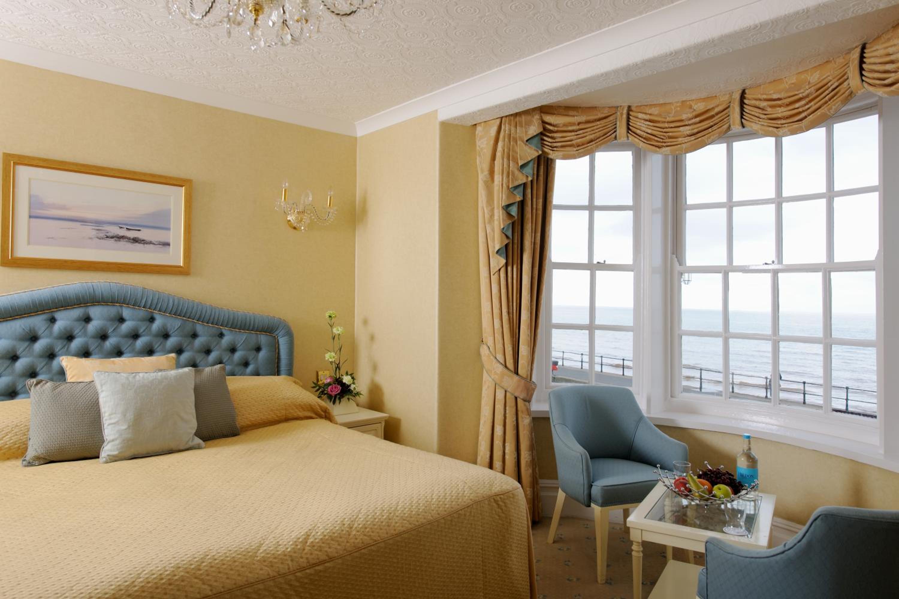 Double or Twin Suite with Sea View - Photo 2