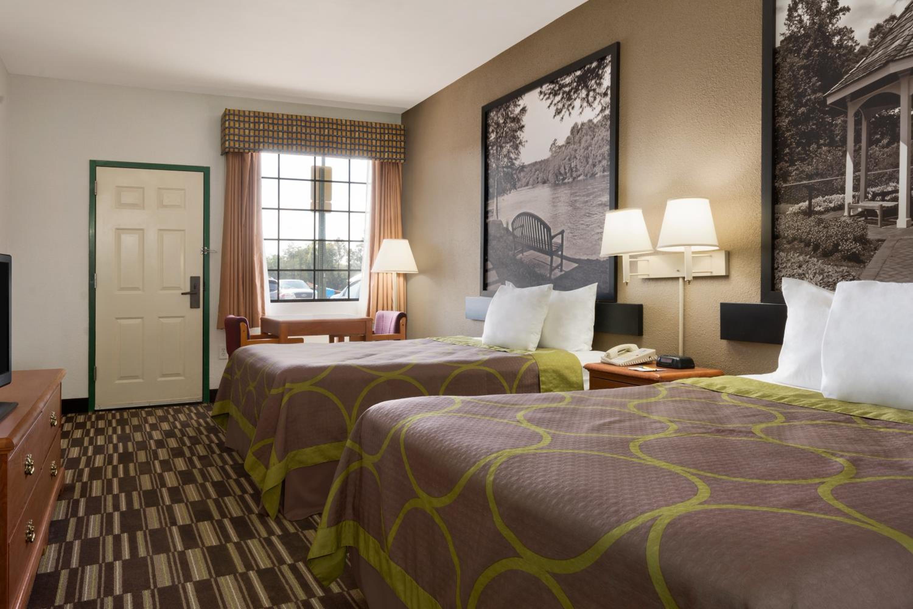 Double Room with Two Double Beds - Smoking - Photo 1