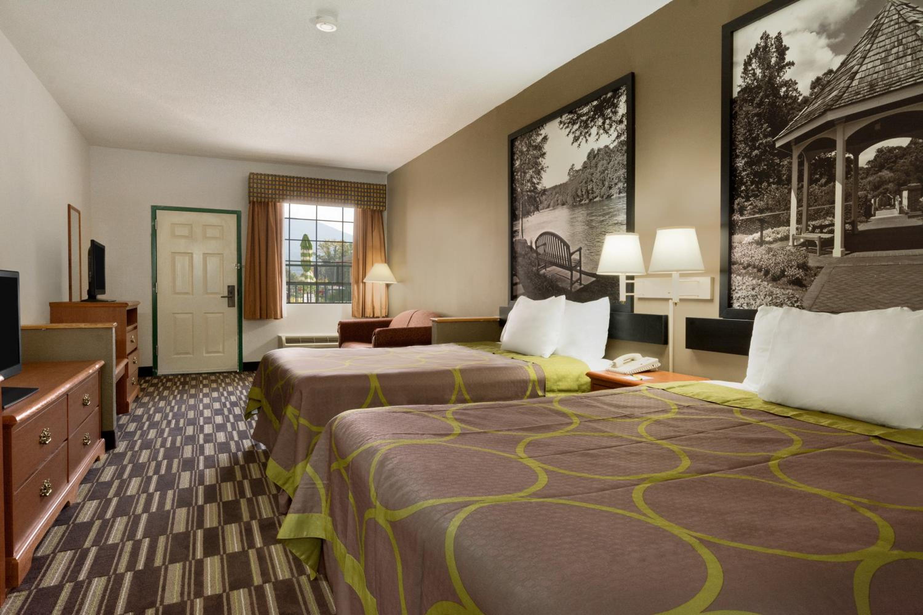 Double Room with Two Double Beds - Smoking - Photo 2