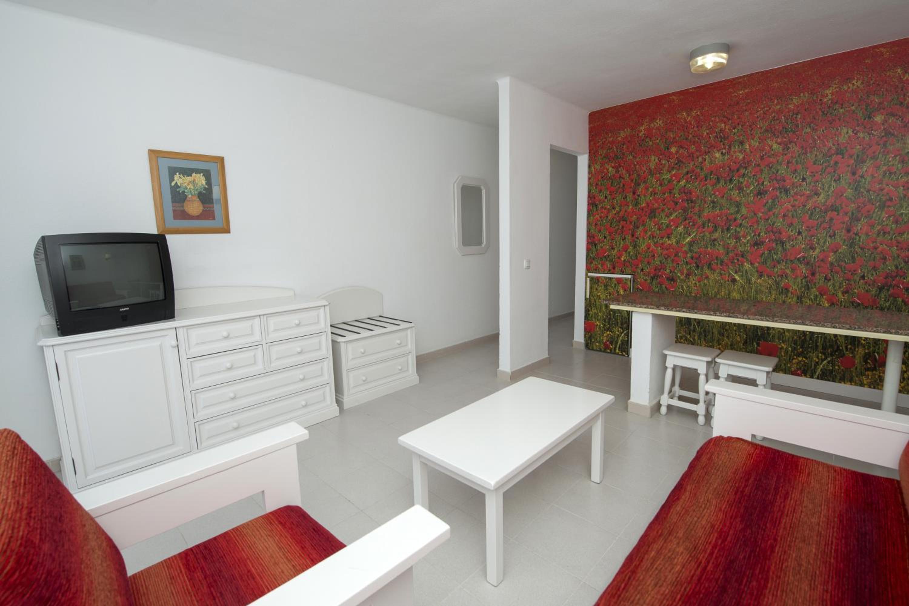 Basic Family Room (2 Adults) photo 3