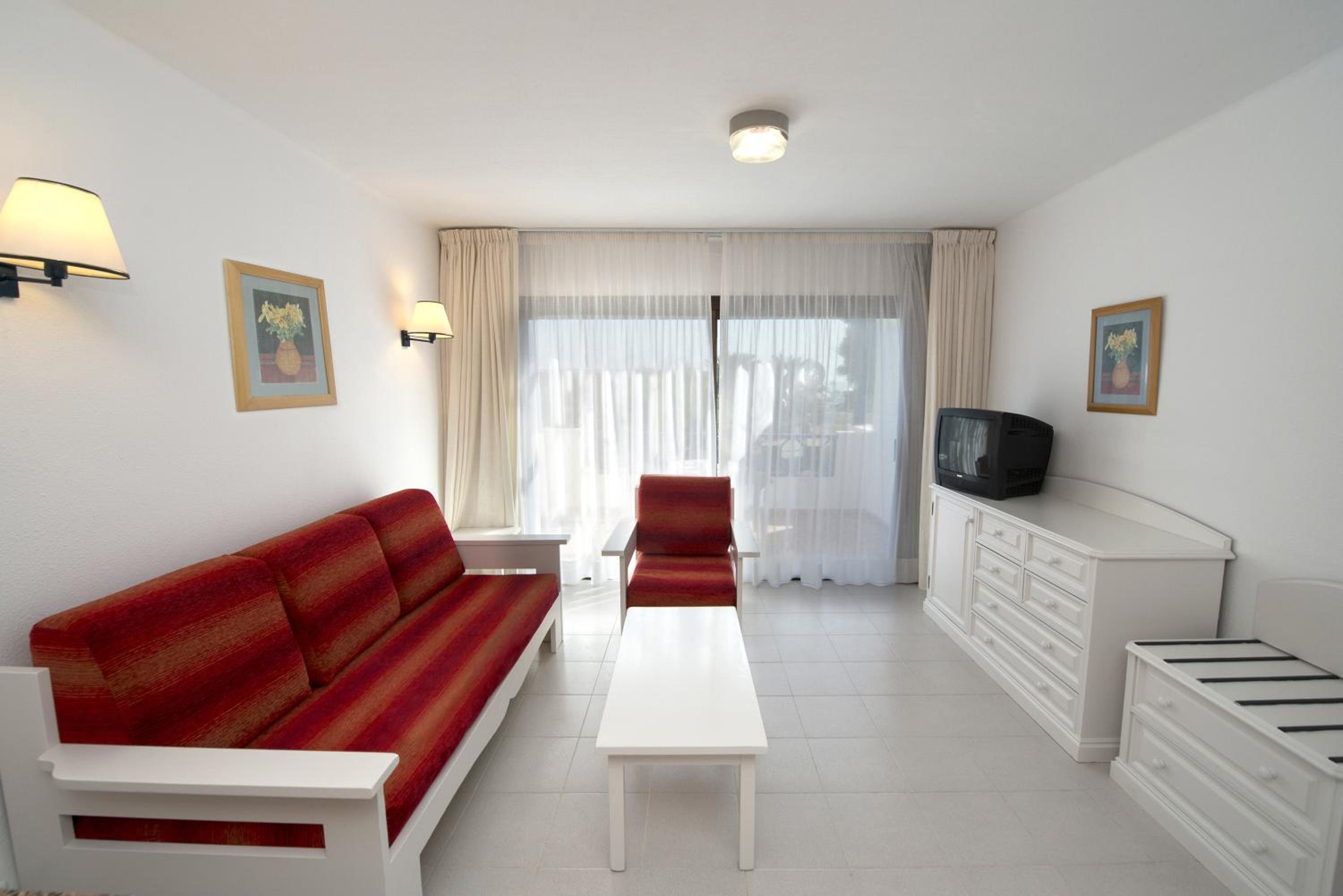 Basic Family Room (2 Adults) photo 2