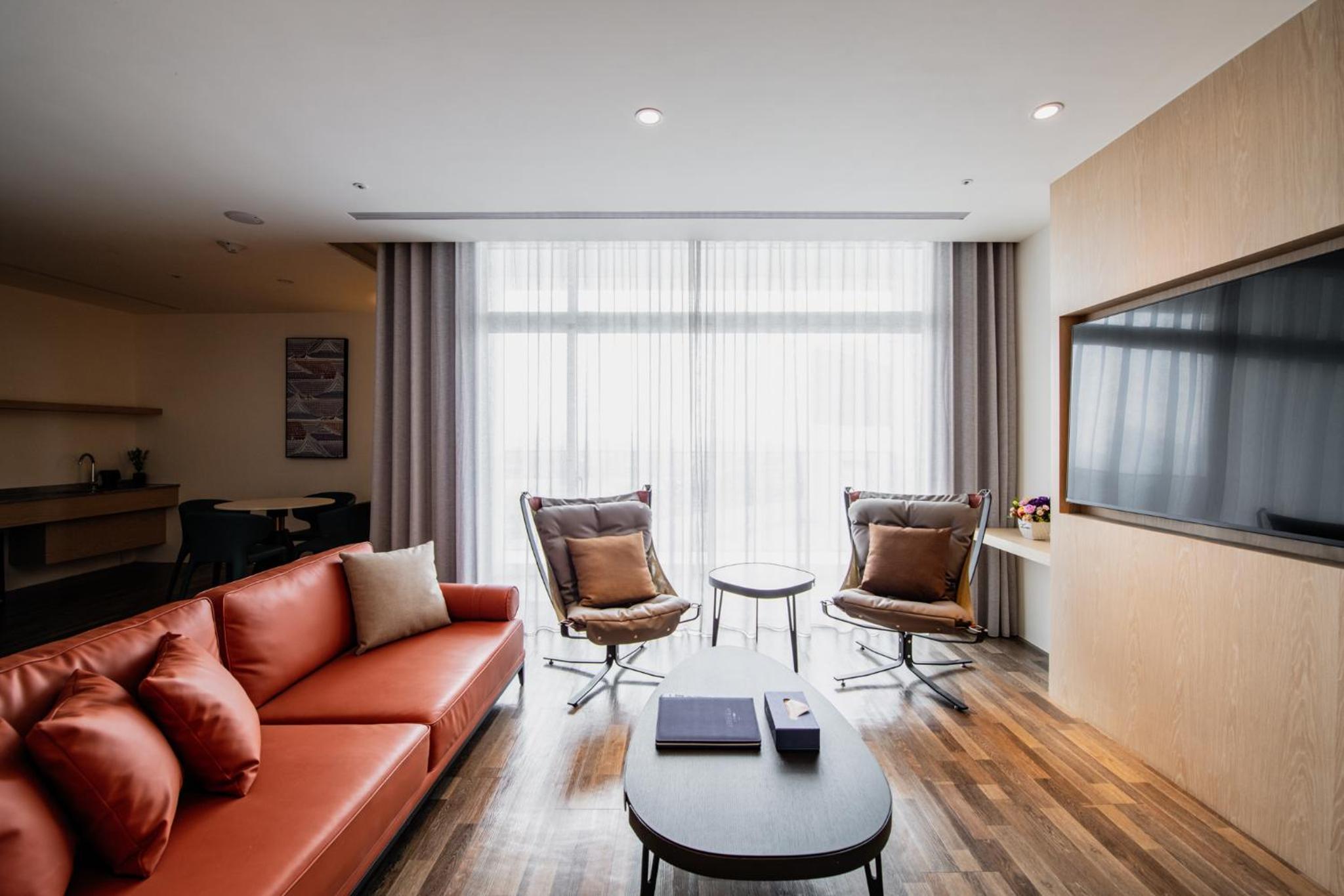 Deluxe Suite - Photo 8