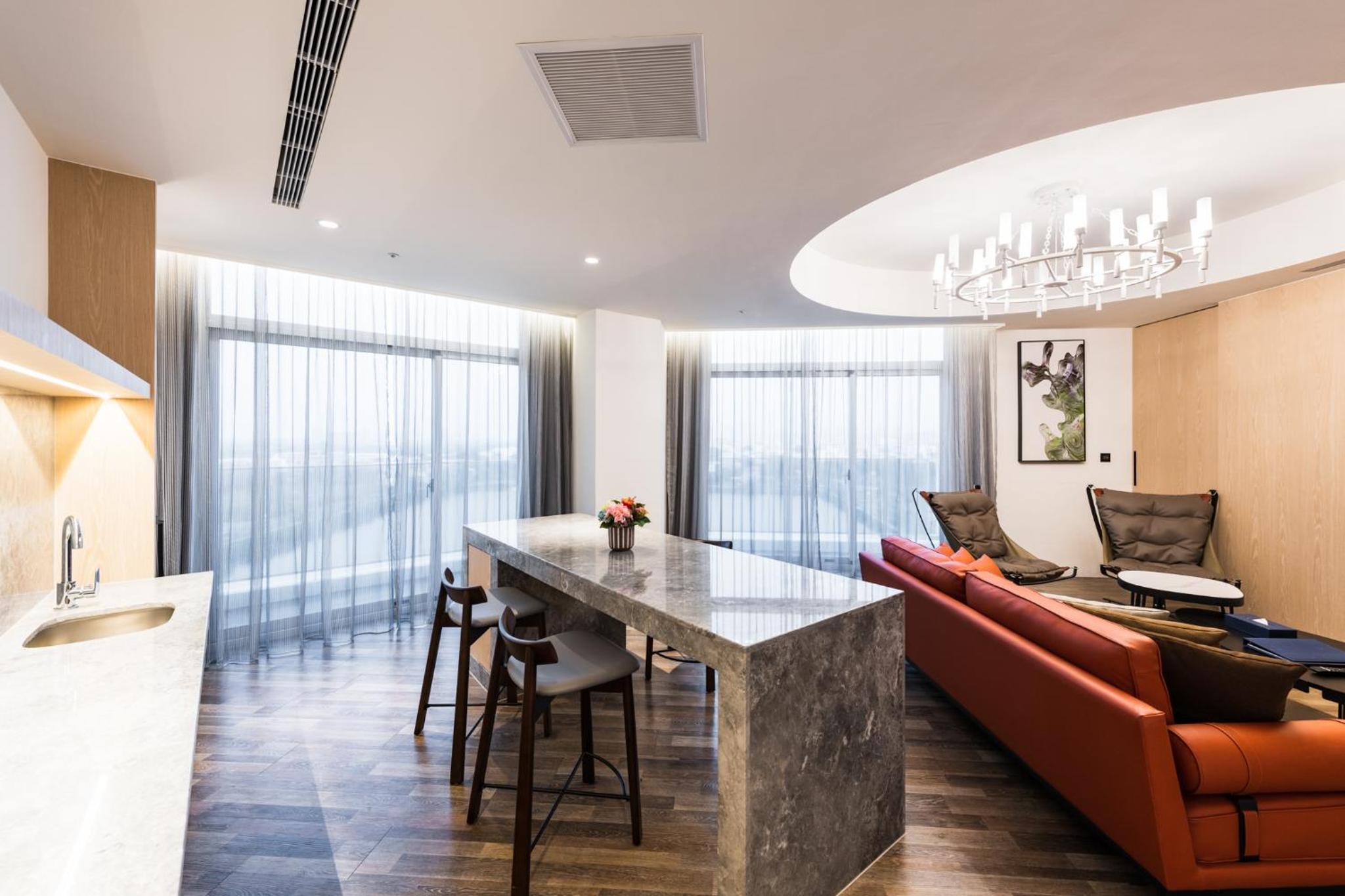 Suite with Lake View - Photo 3