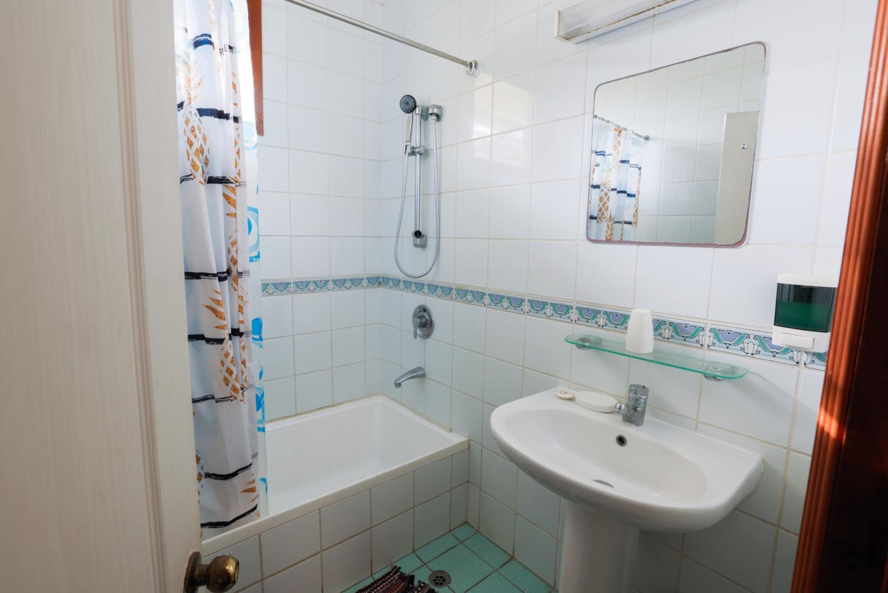 Standard Double Room with Shared Bathroom photo 3