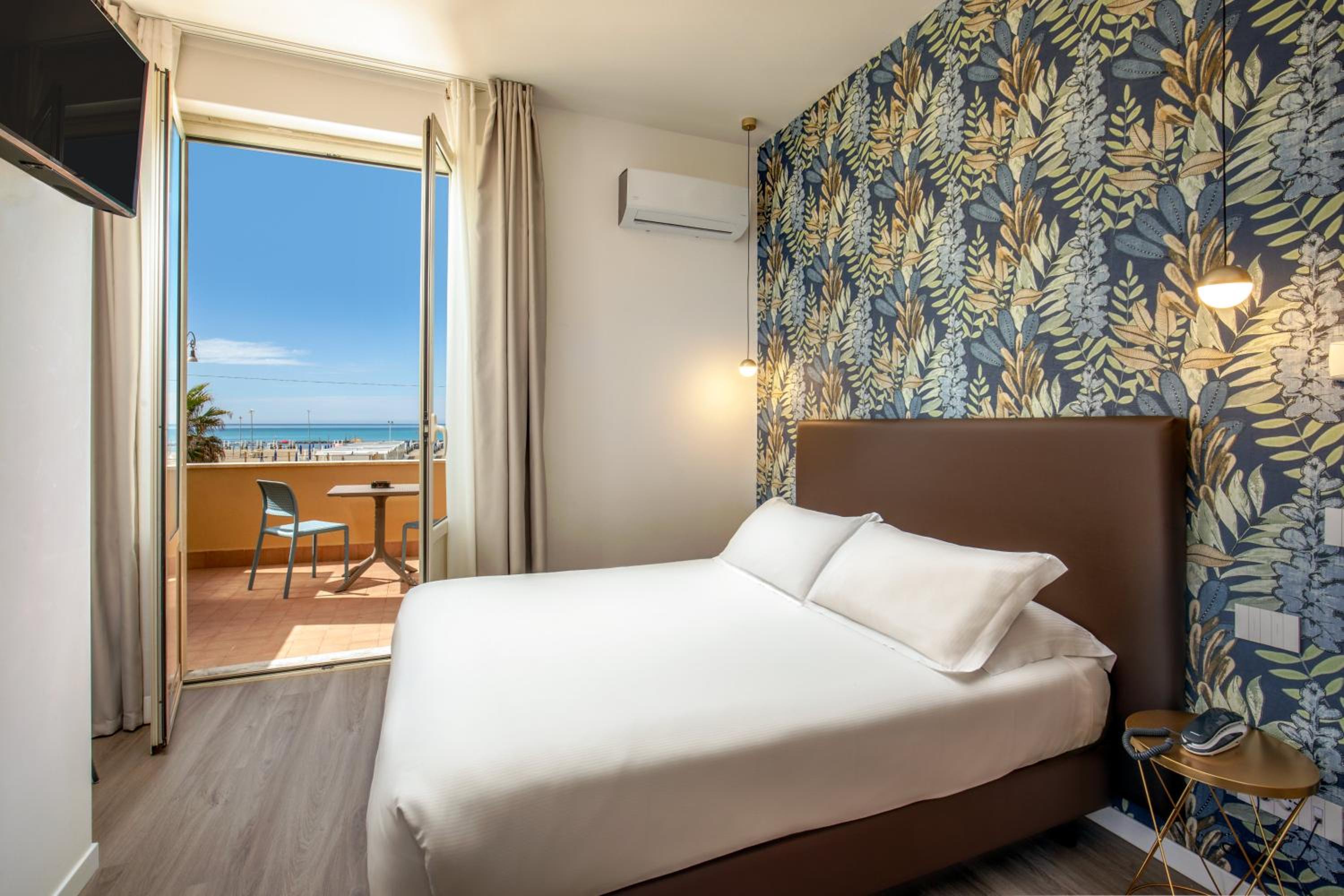 Double or Twin Room with Sea View photo 1