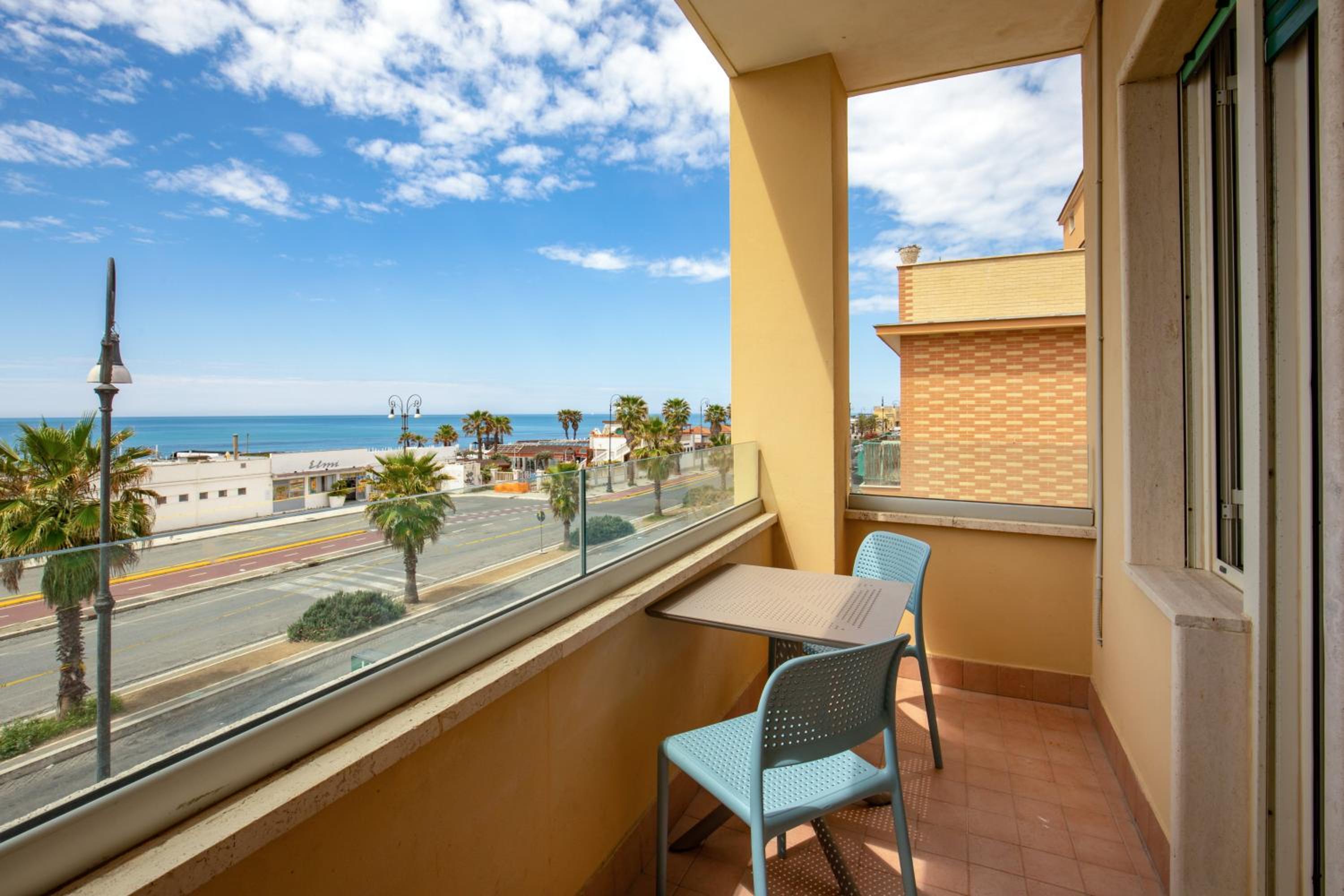 Double or Twin Room with Sea View photo 3
