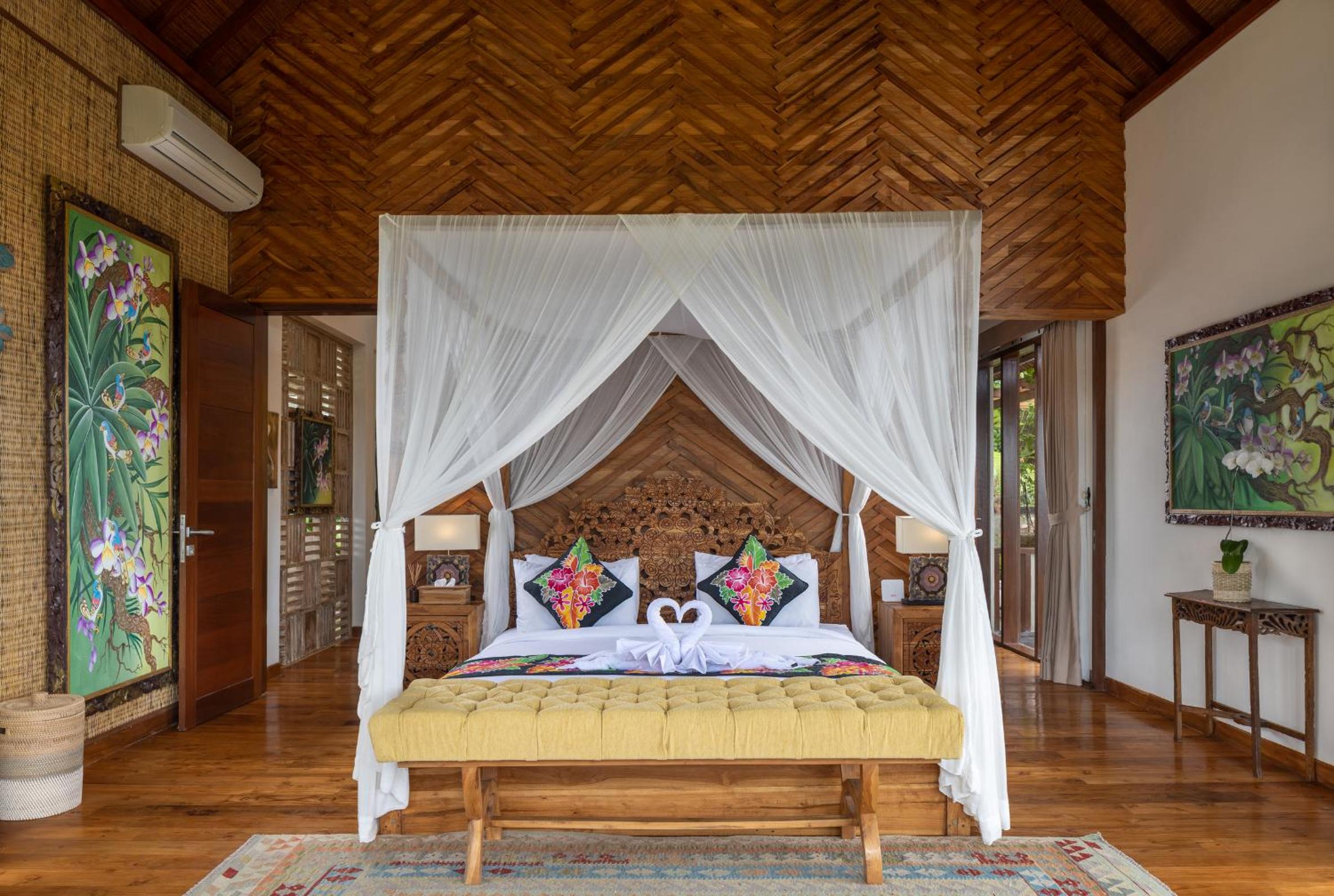 Executive Suite - Photo 1