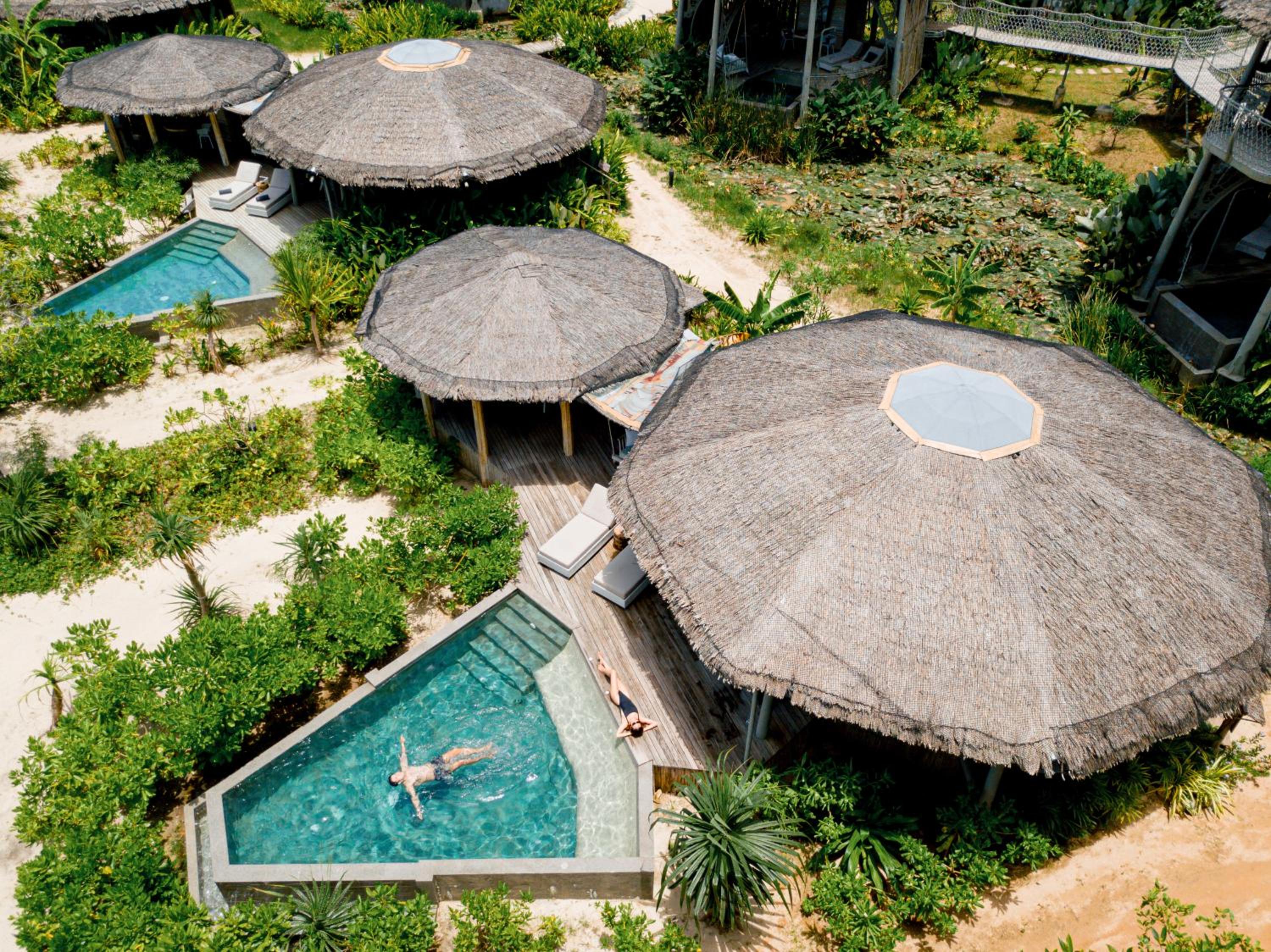 Beachfront Pool Villa photo 2