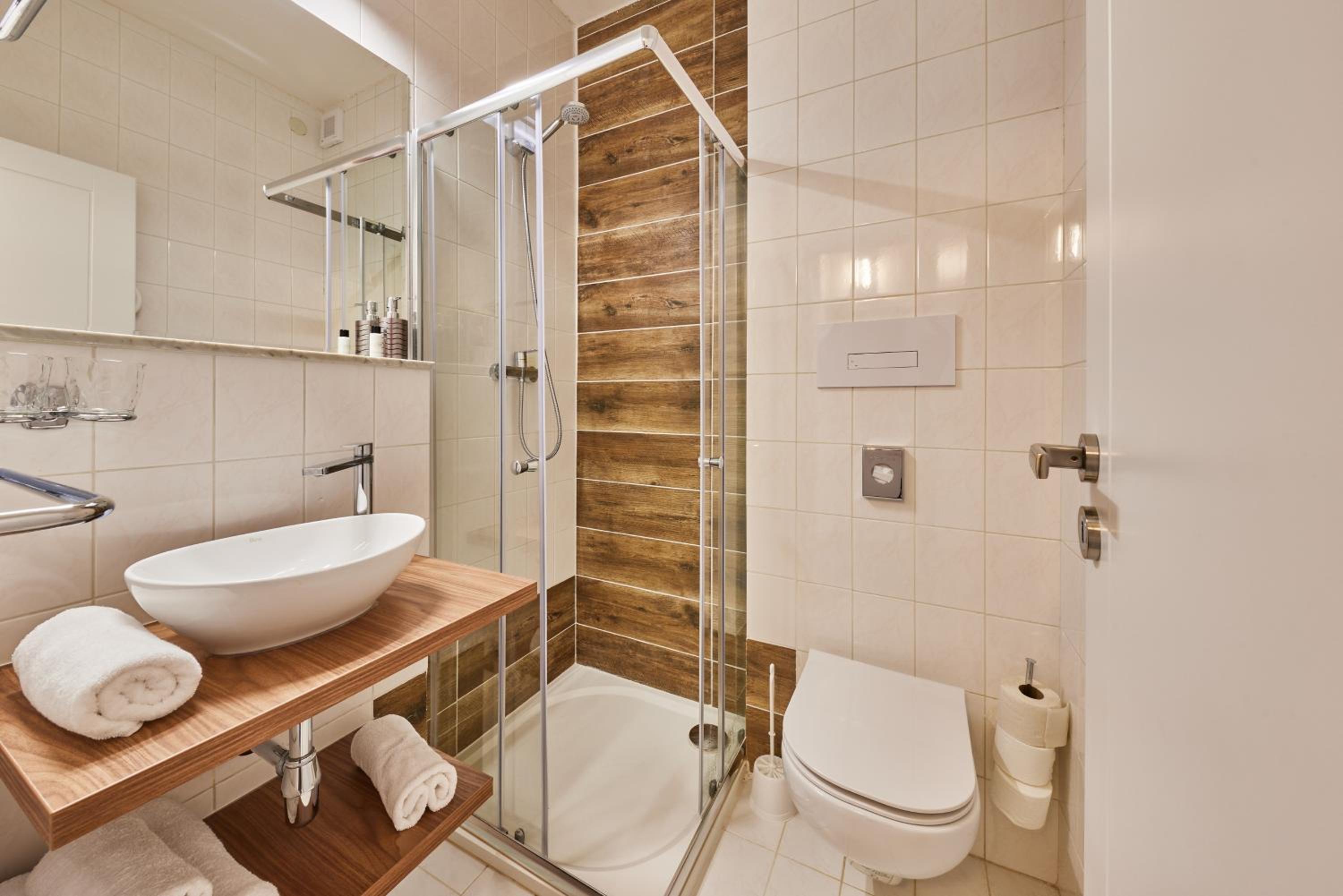 Twin Room - Photo 3