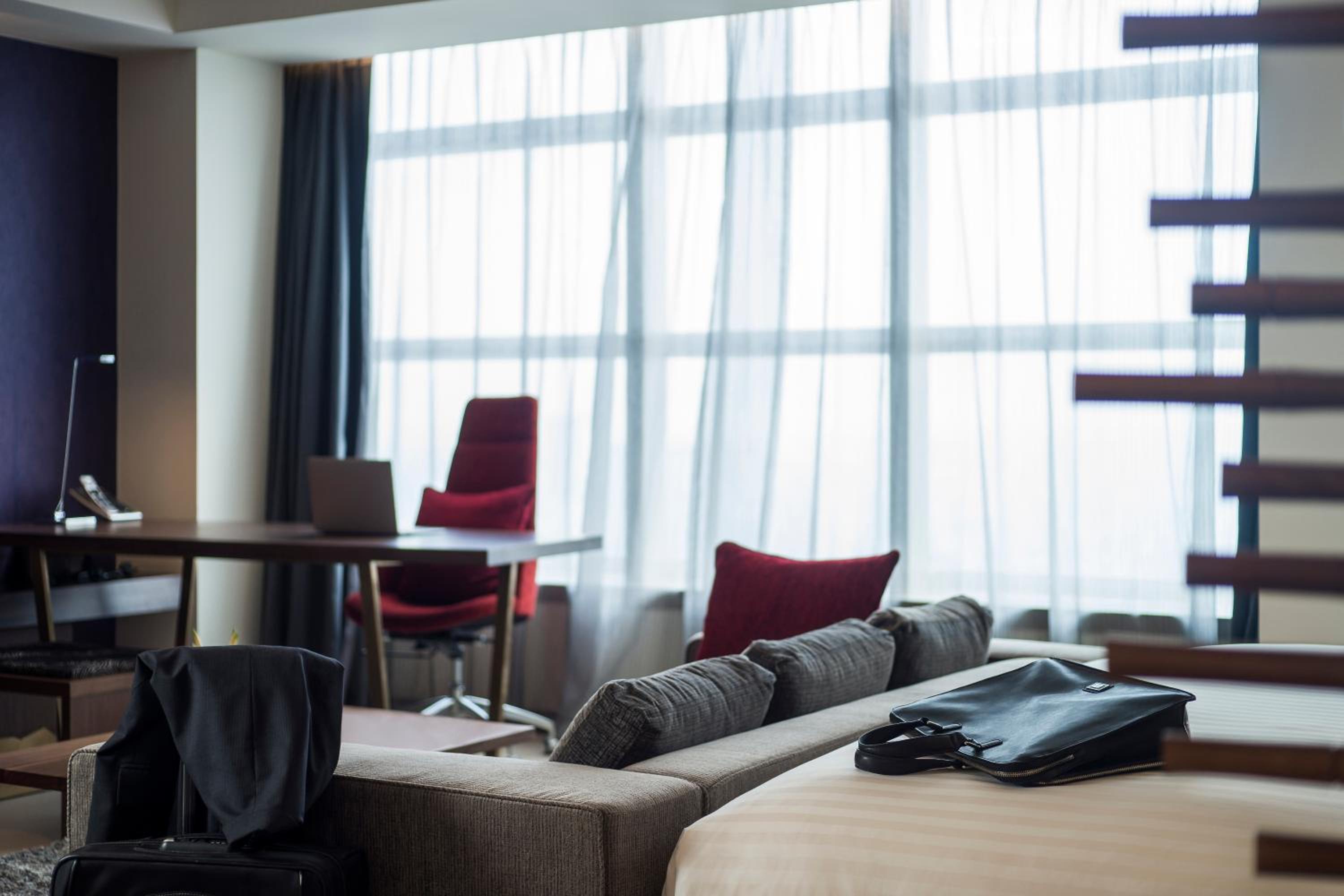 Pullman Signature Suite With Executive Lounge Access photo 2