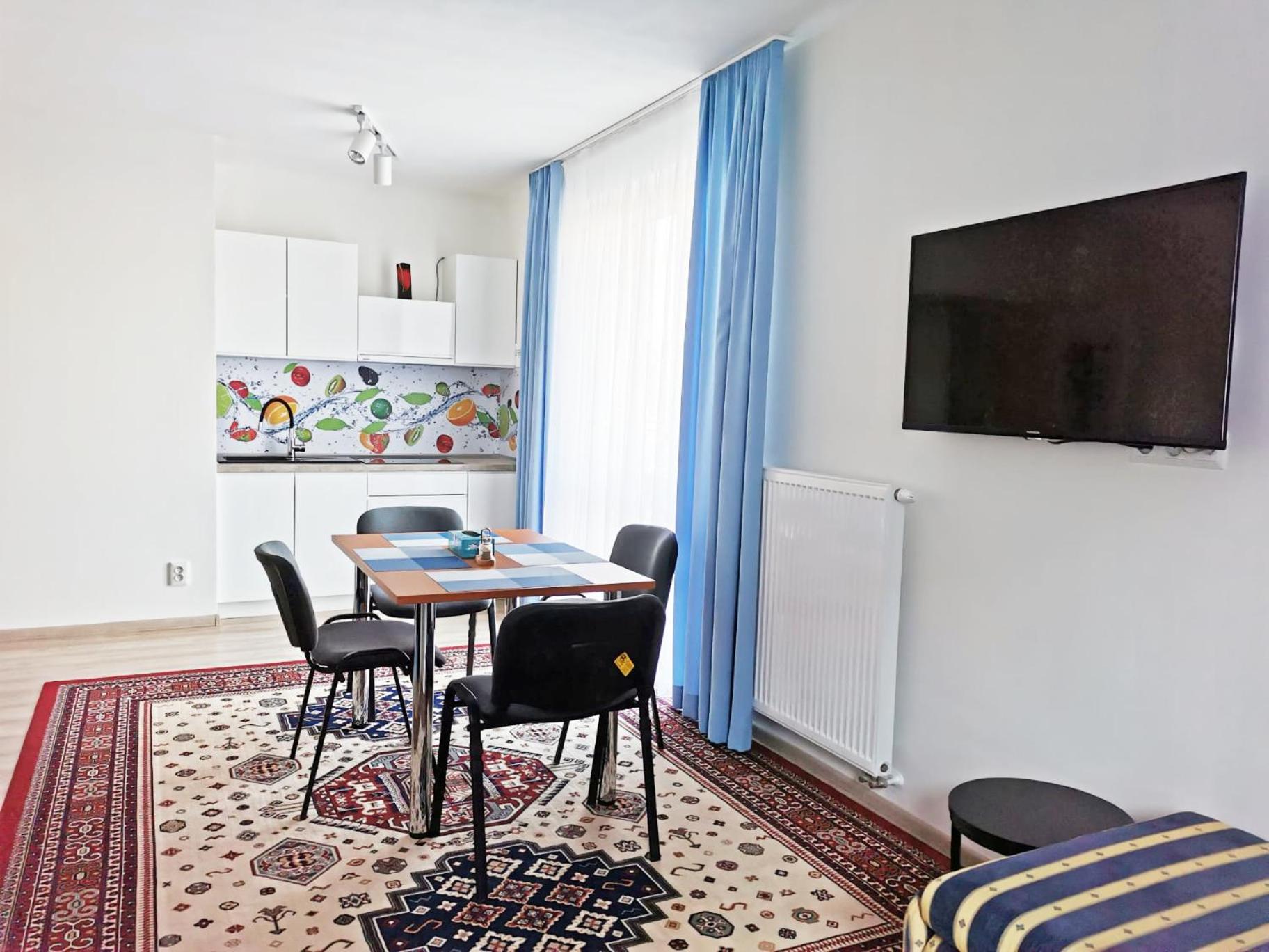 Apartment with Terrace - Photo 6
