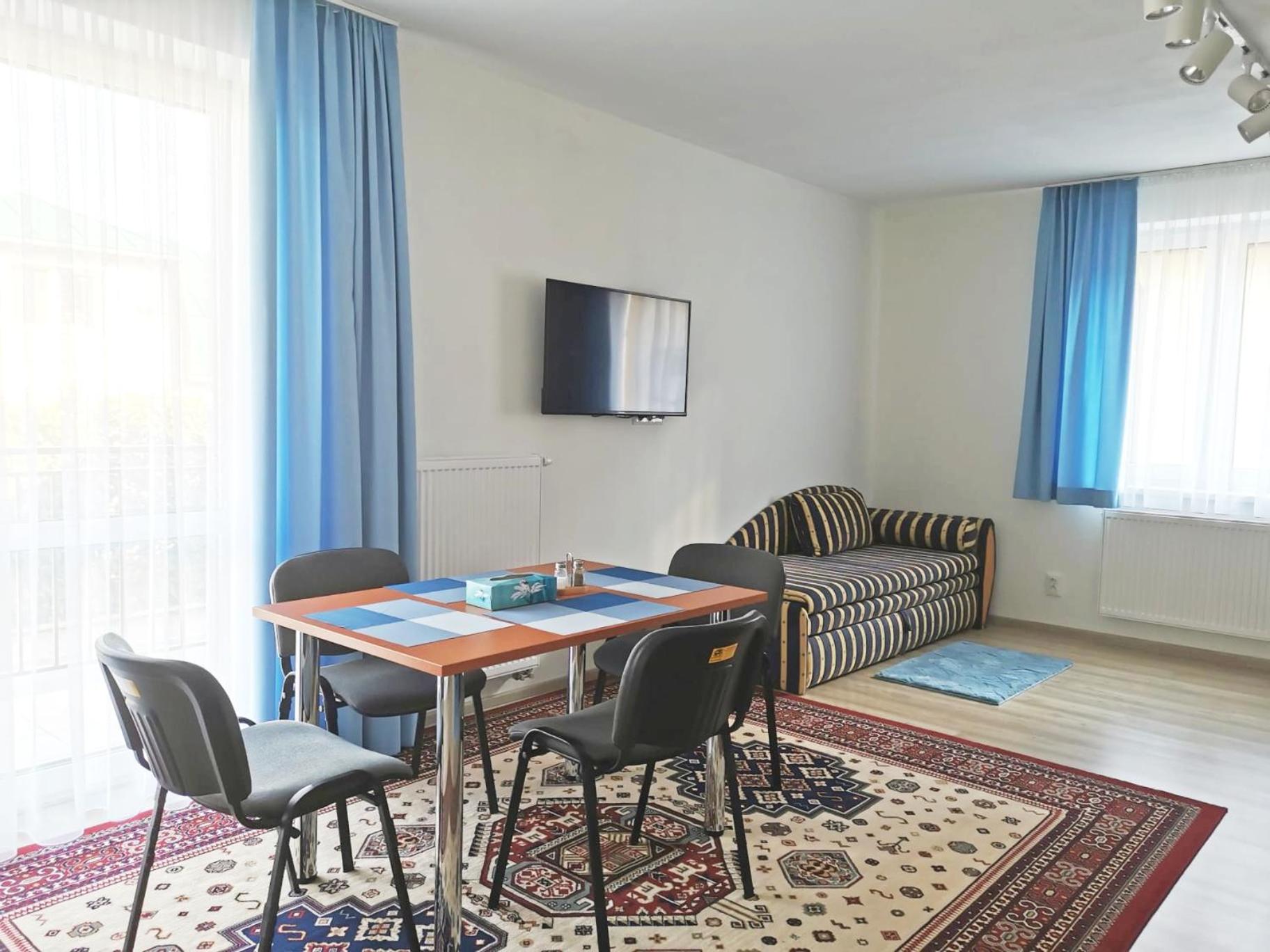 Apartment with Terrace - Photo 5