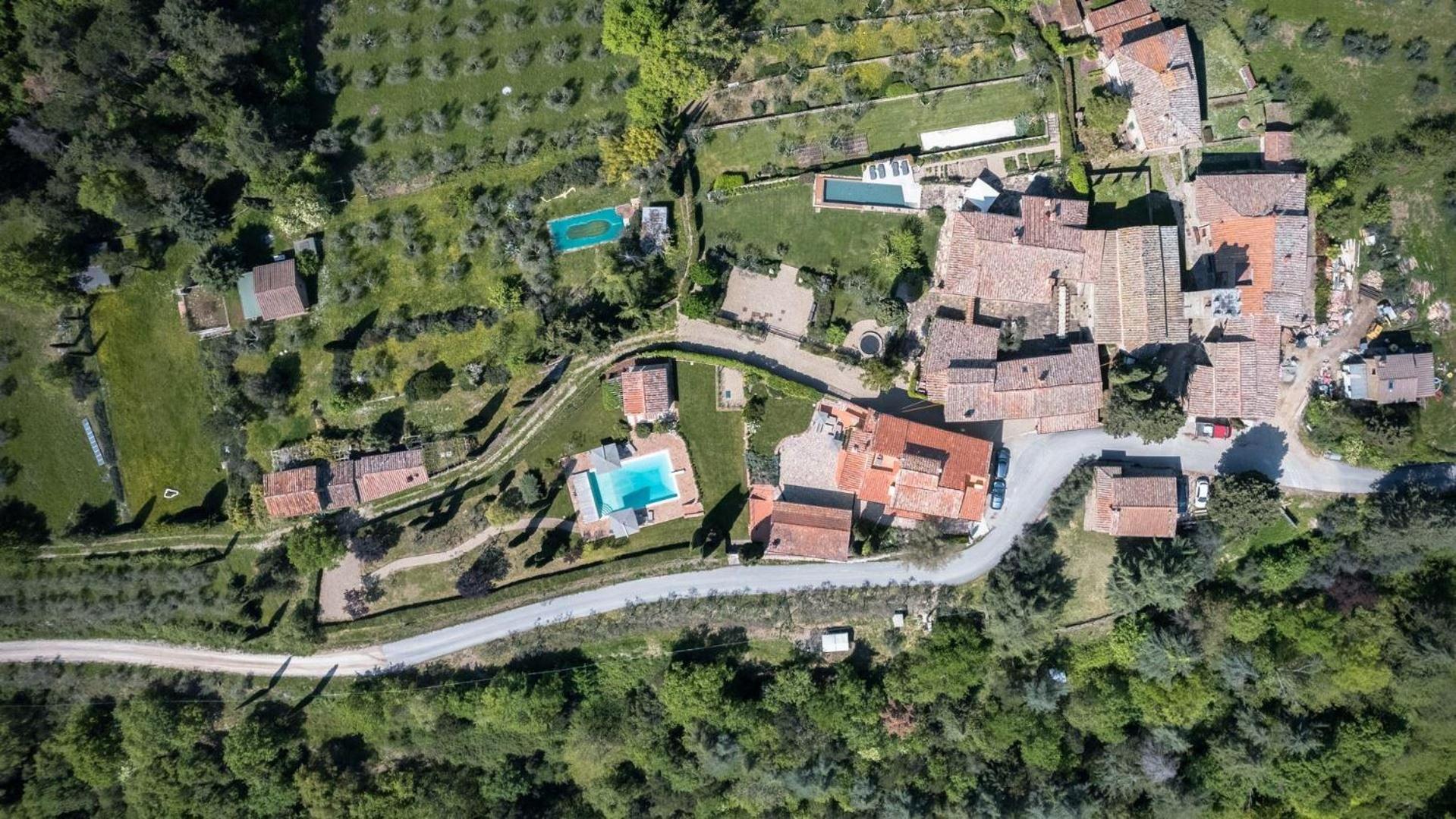 Six-Bedroom Villa  photo 3