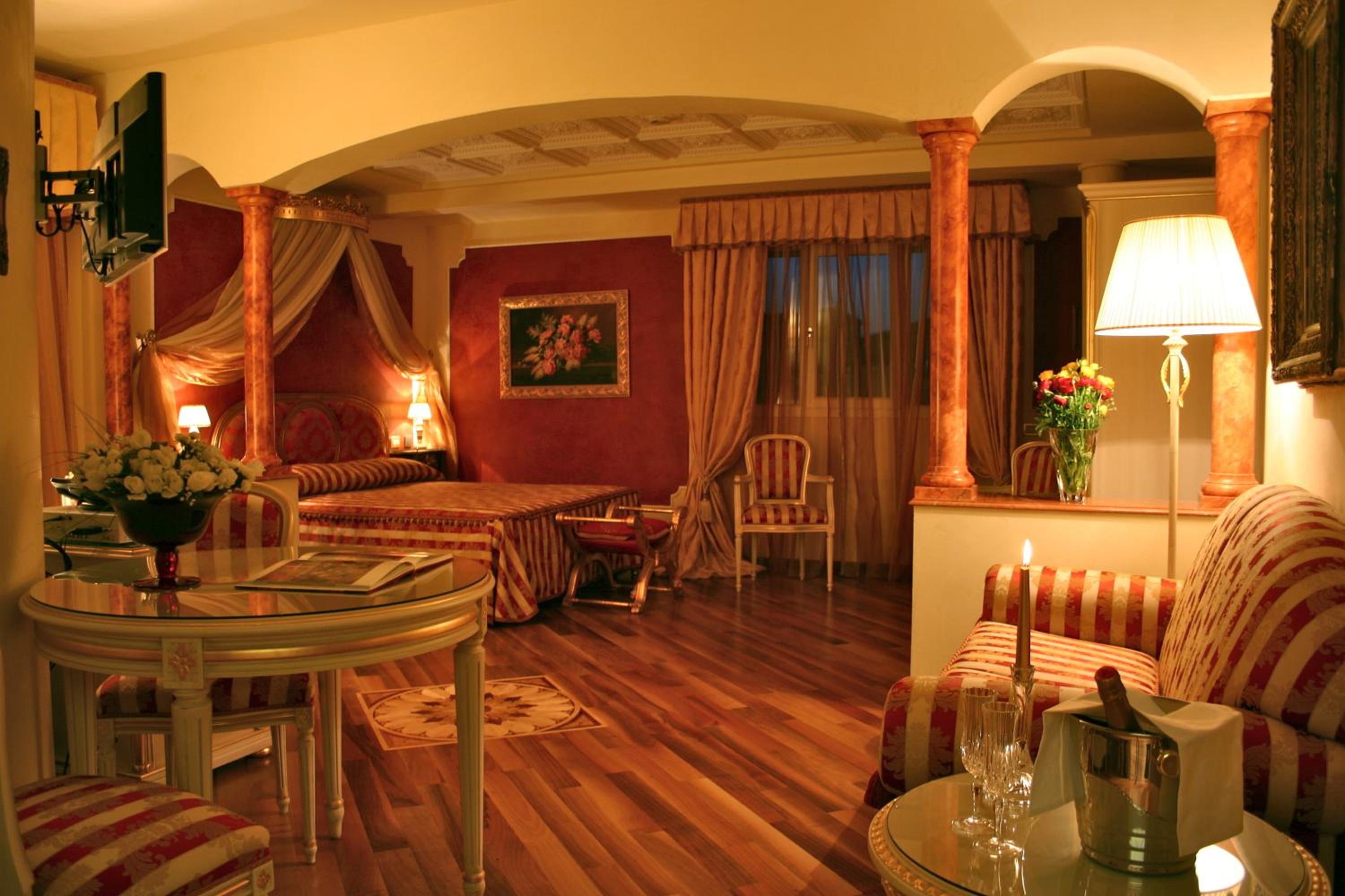 Vasari Suite (2 Adults) - Photo 1