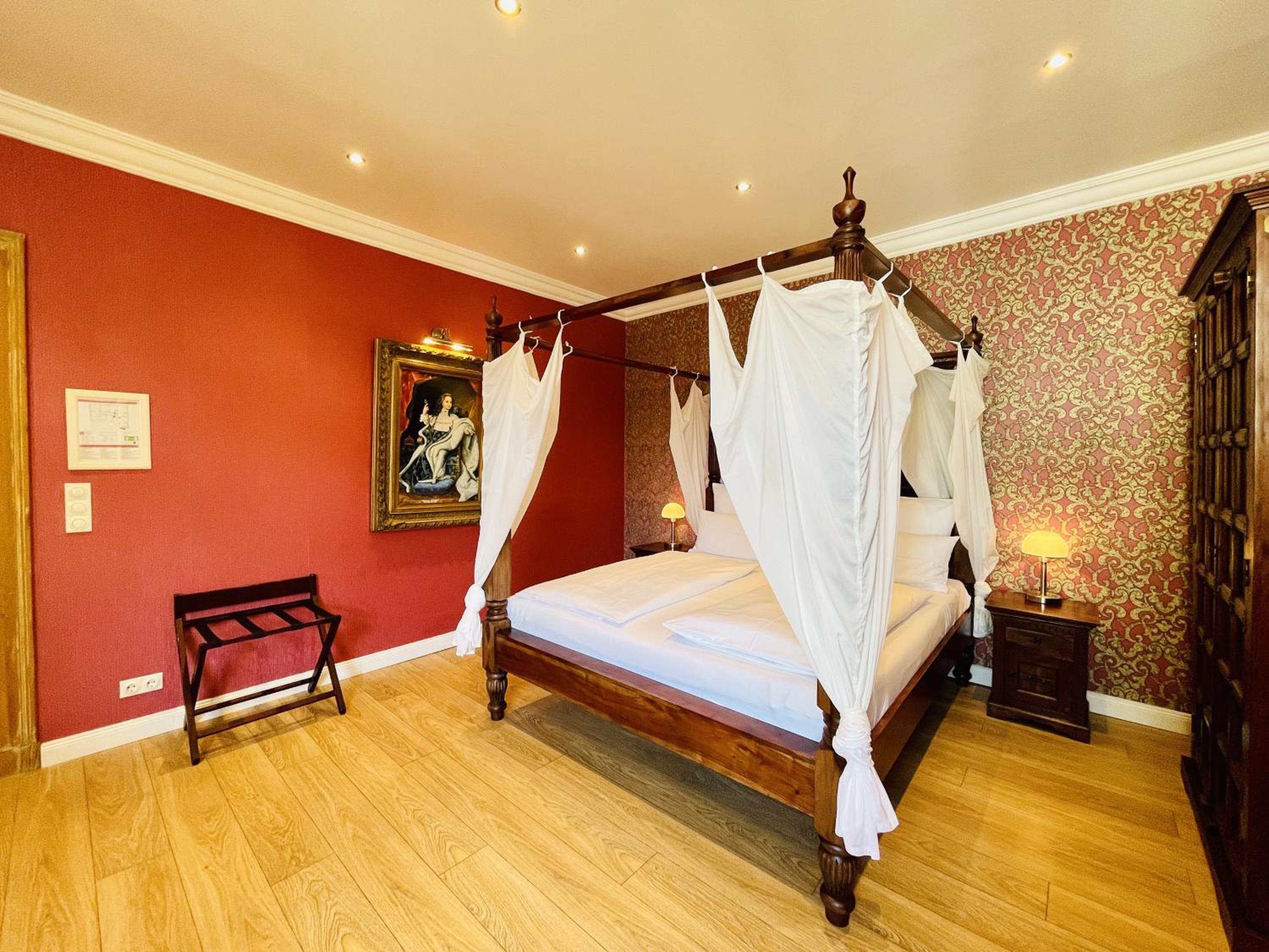 Large Double Room with Garden View photo 1