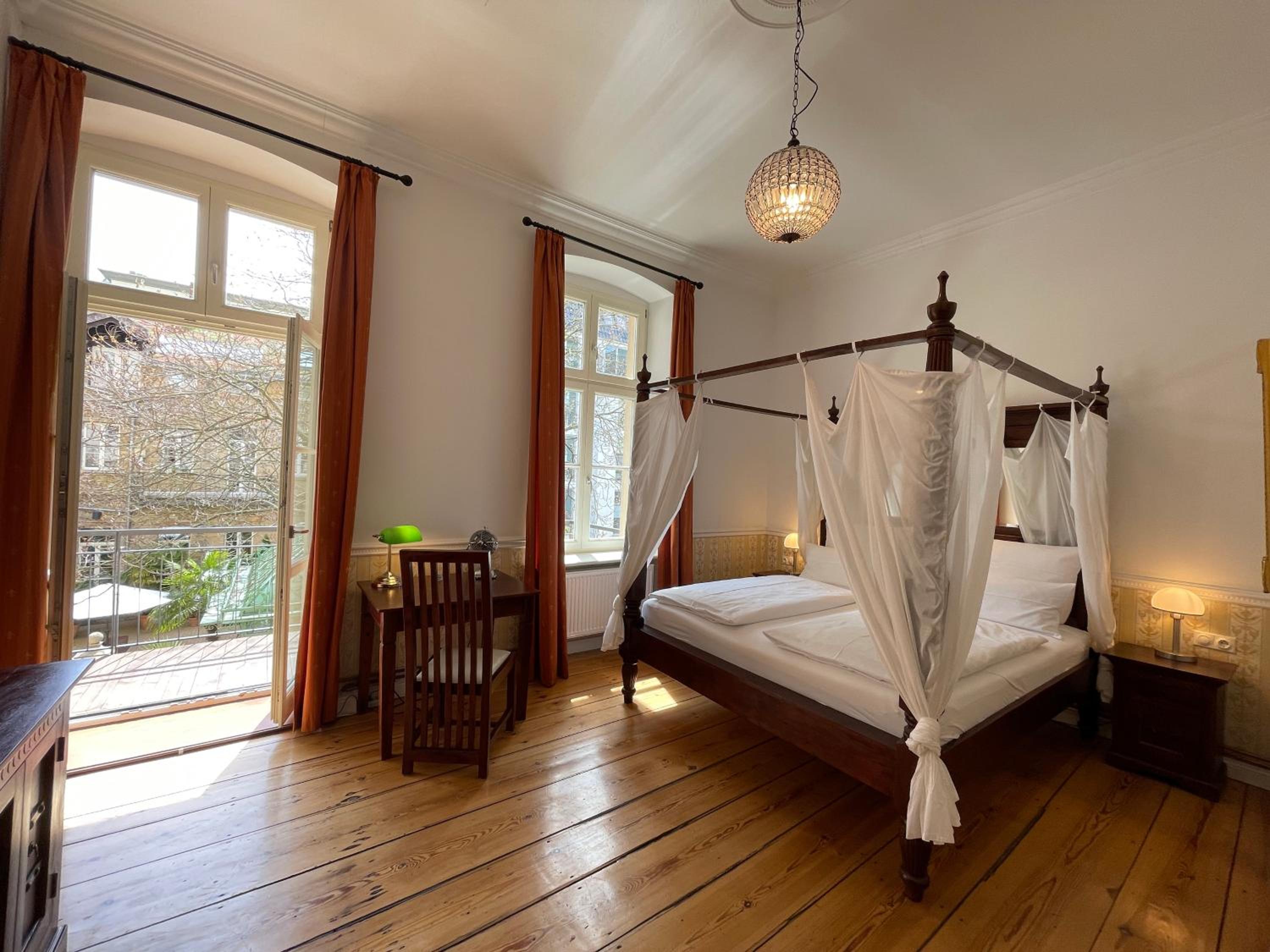 One-Bedroom Apartment with Balcony photo 1