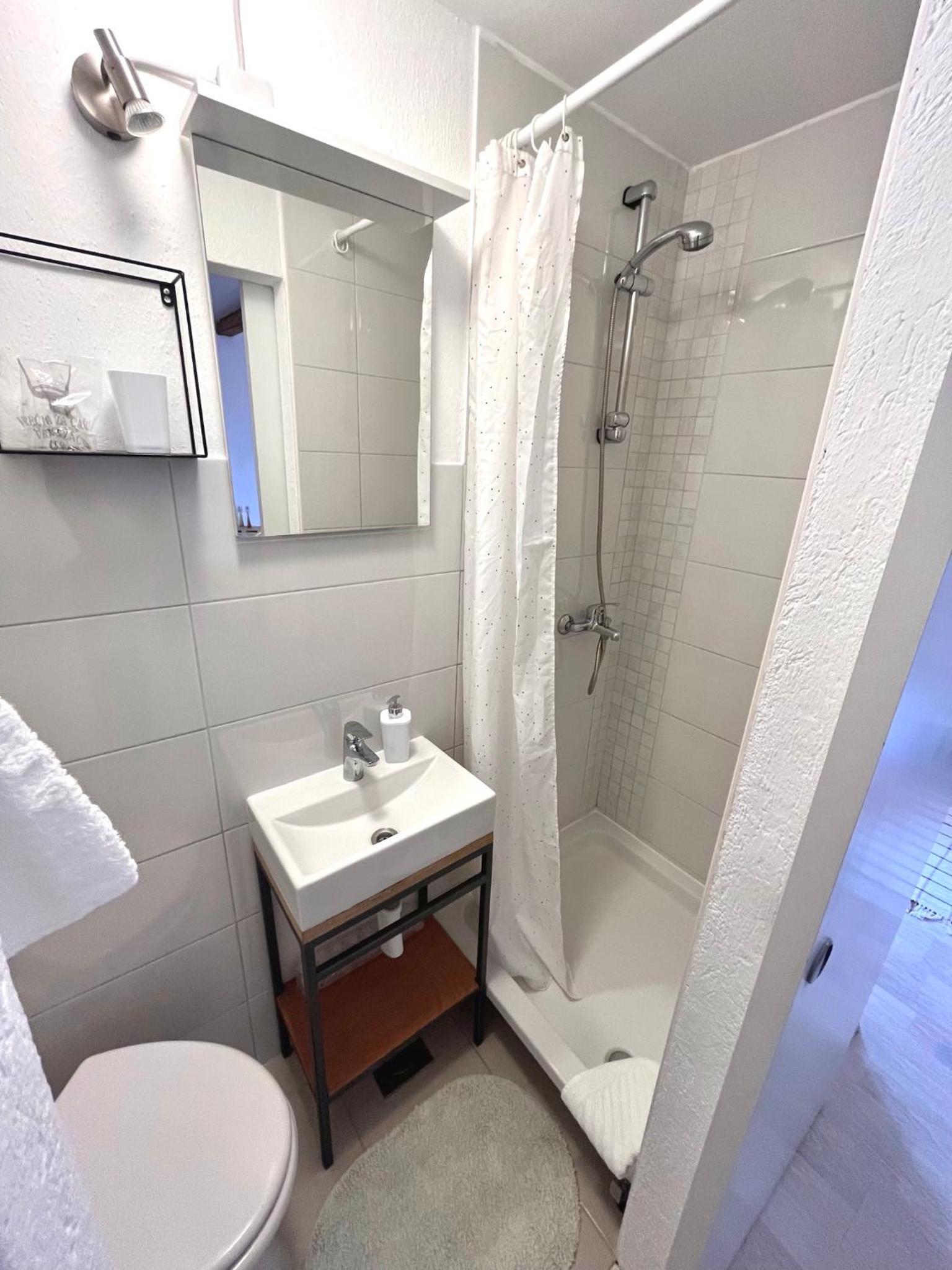 Double Room with Private Bathroom photo 3