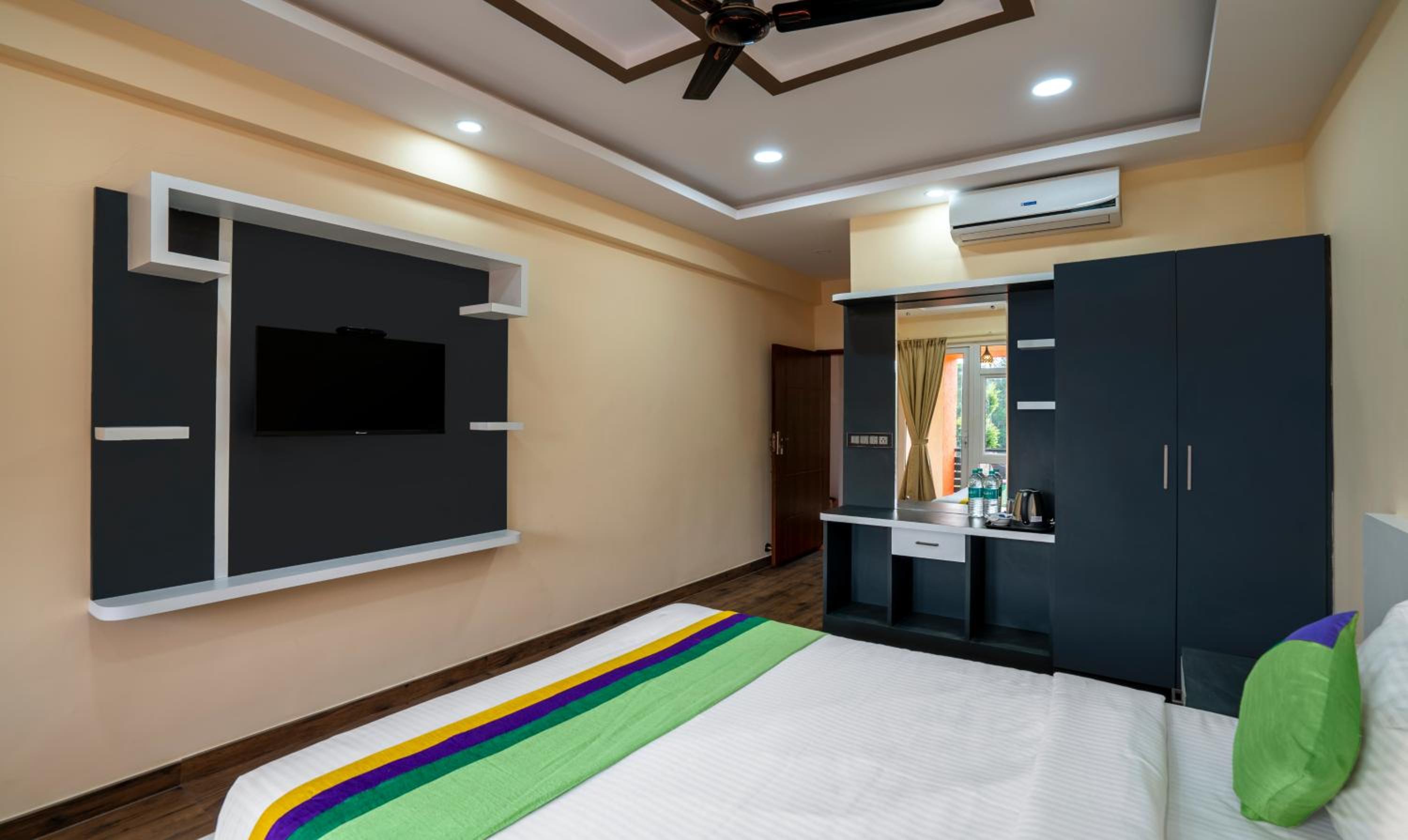 Standard Room with Balcony photo 2