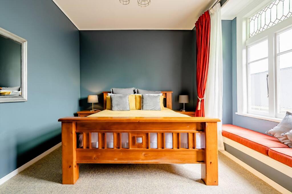 Superior King Room - Photo 11