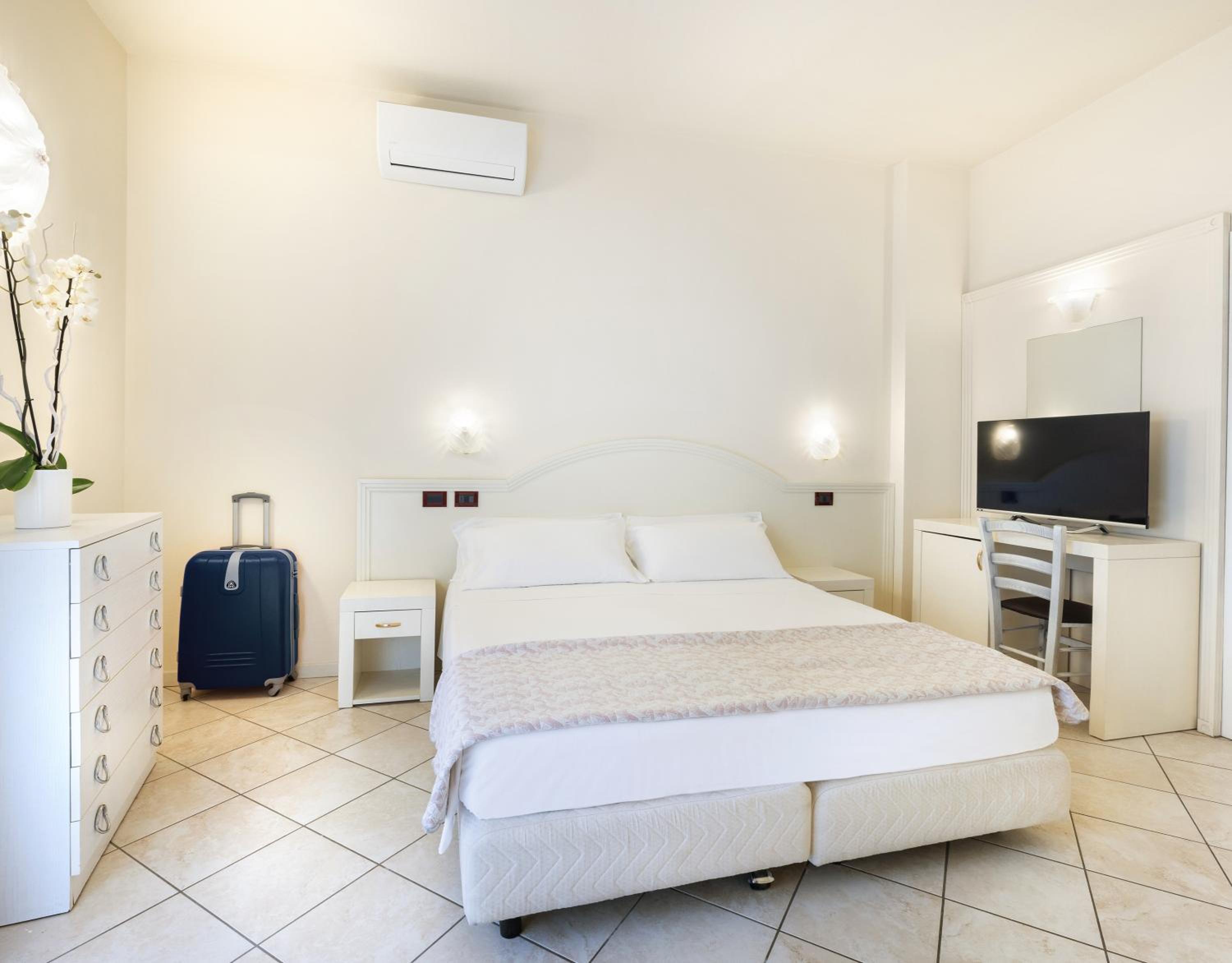 Double Room with Sea View photo 3