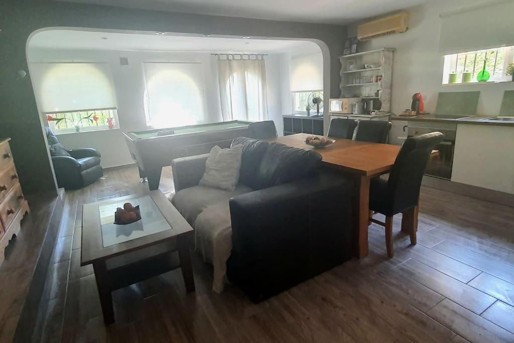 Apartamento con vista a la piscina