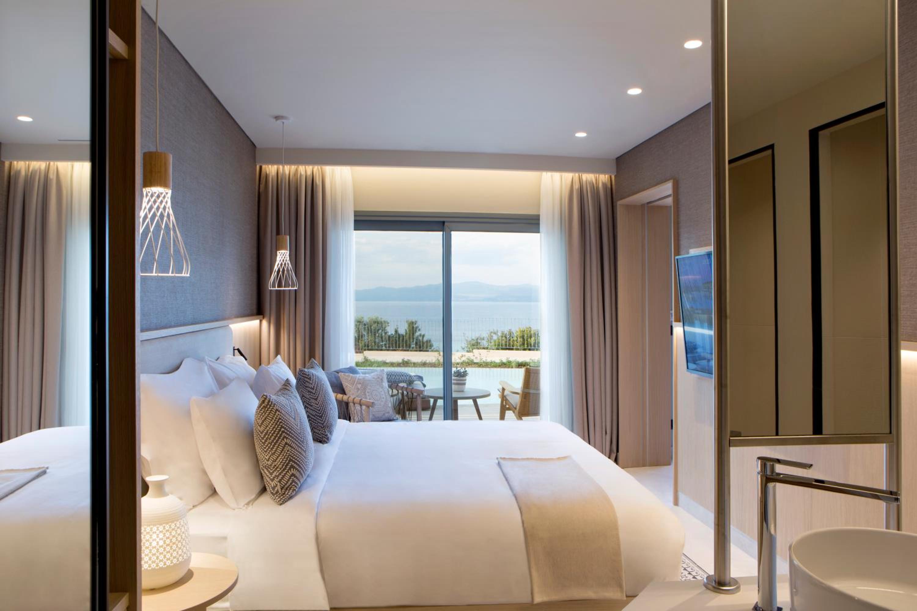 Two Bedroom Panoramic suite Sea View with Private Pool & Hot Tub