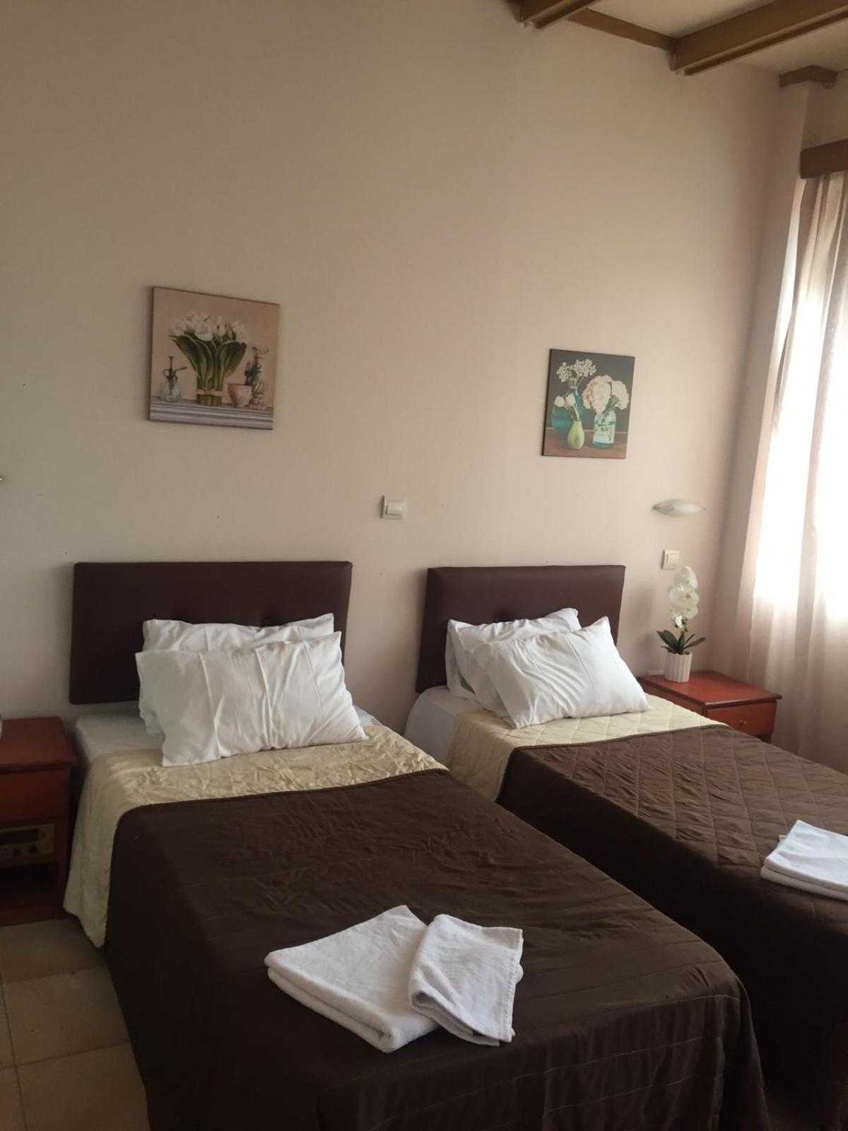 Economy Triple Room photo 1