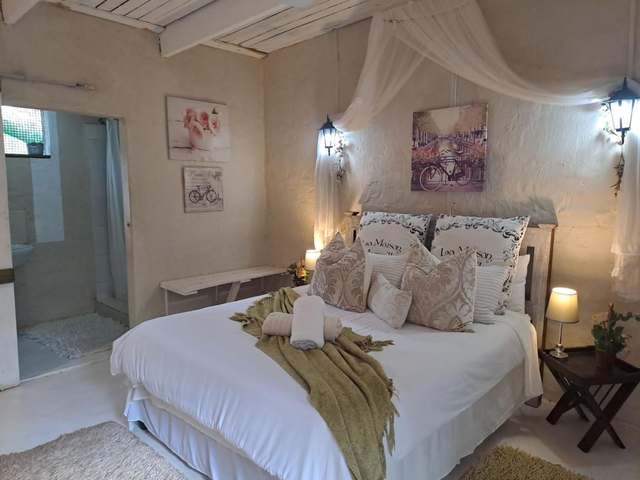 Budget Double Room - Photo 6