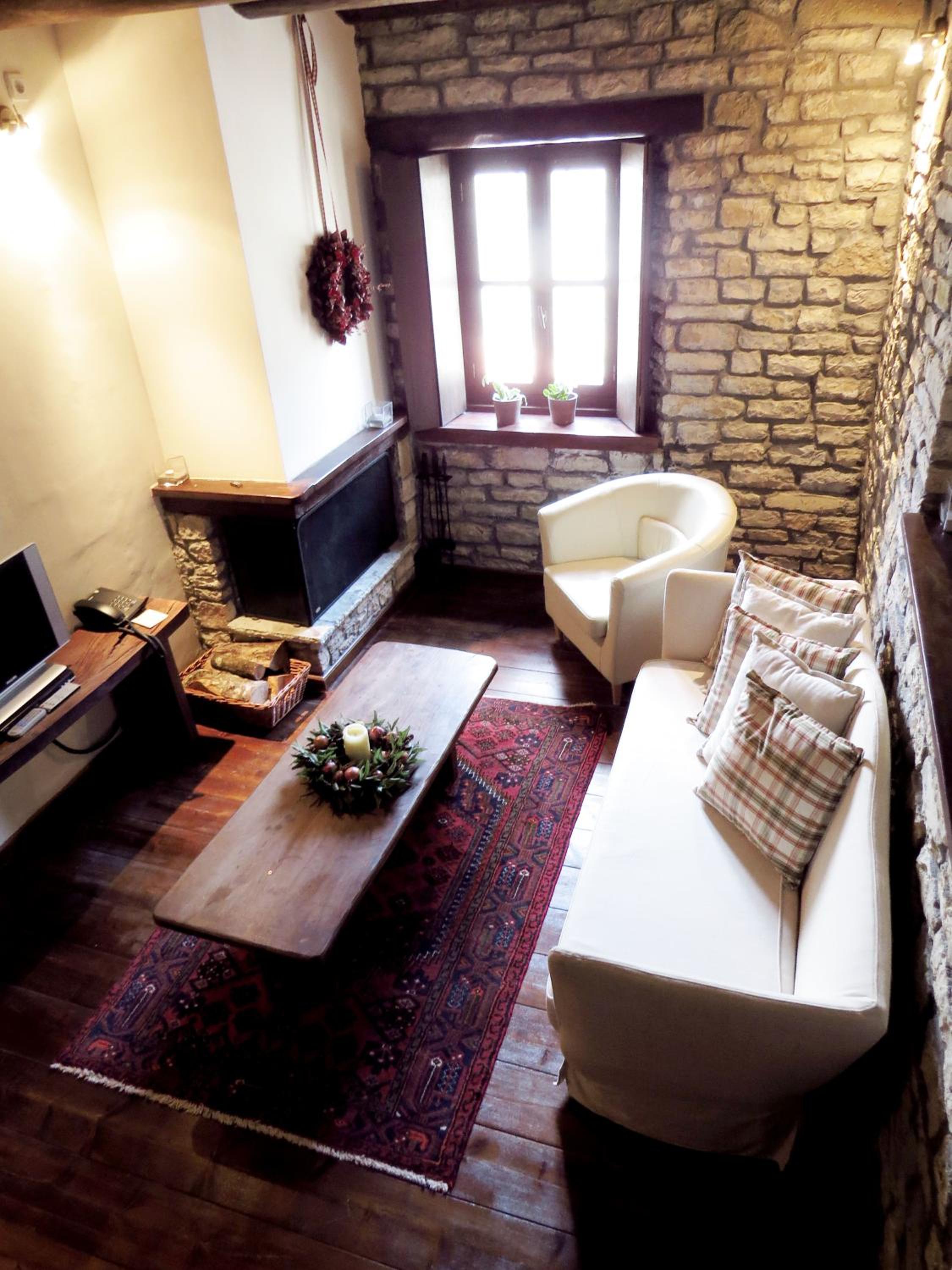 Quadruple Room - Photo 11