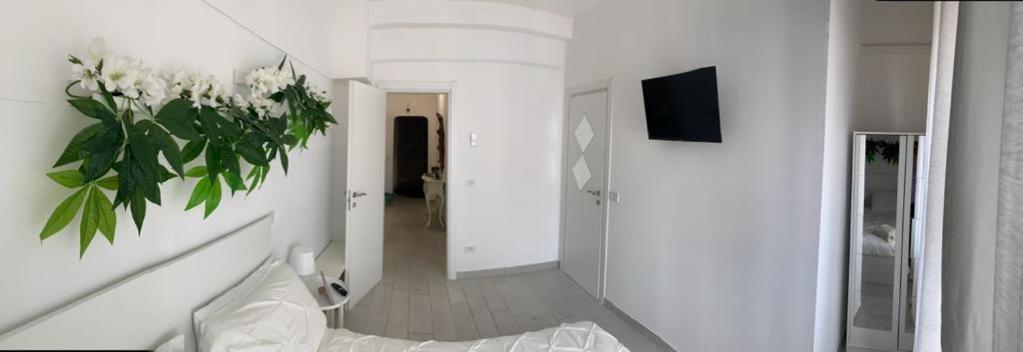 Double Room with Private Bathroom - Photo 8