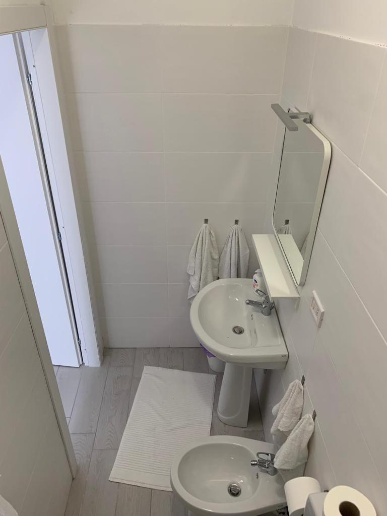 Double Room with Private Bathroom - Photo 7