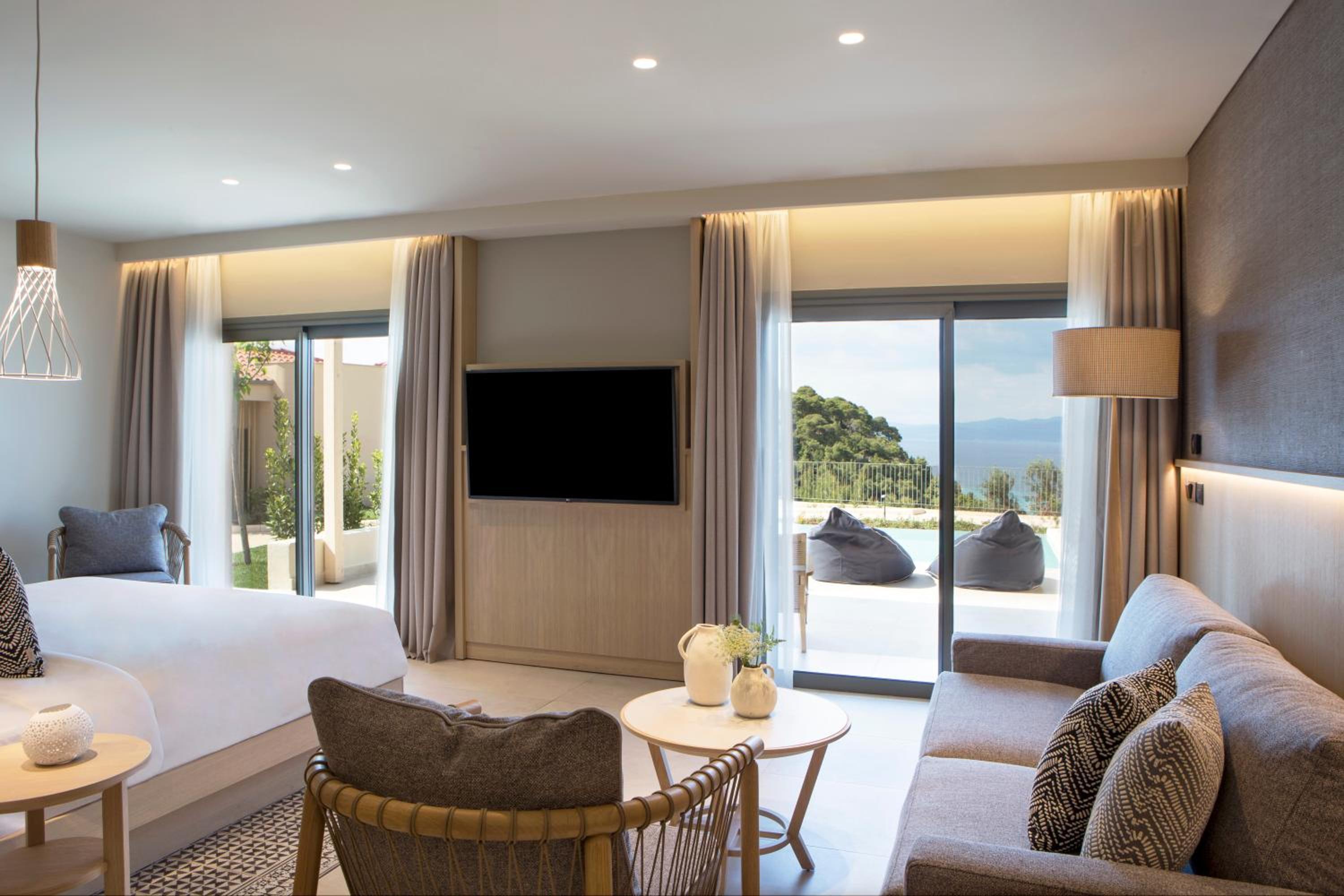 One Bedroom Panoramic suite Sea View with Private Pool & Hot Tub - Photo 19