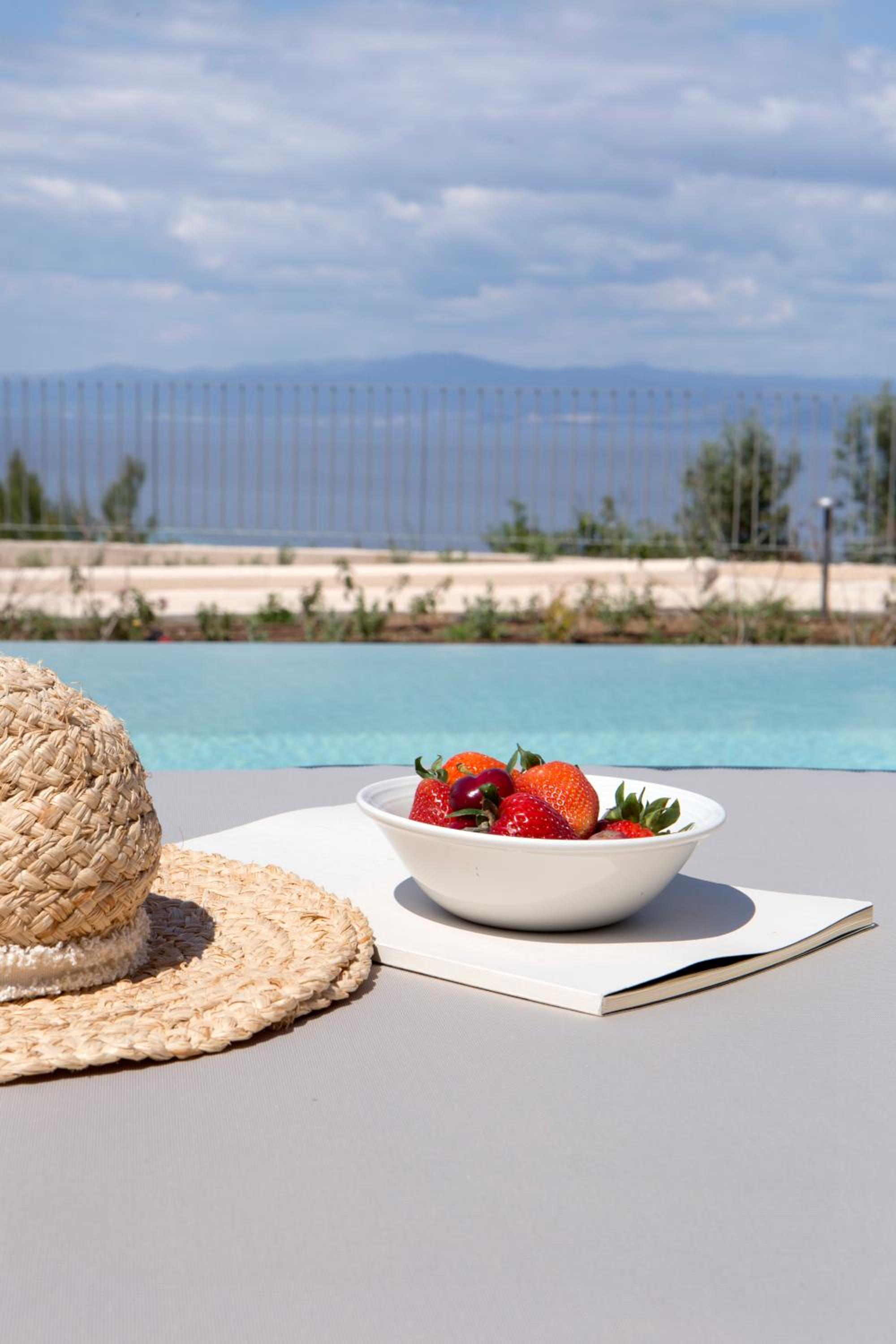 One Bedroom Panoramic suite Sea View with Private Pool & Hot Tub - Photo 16