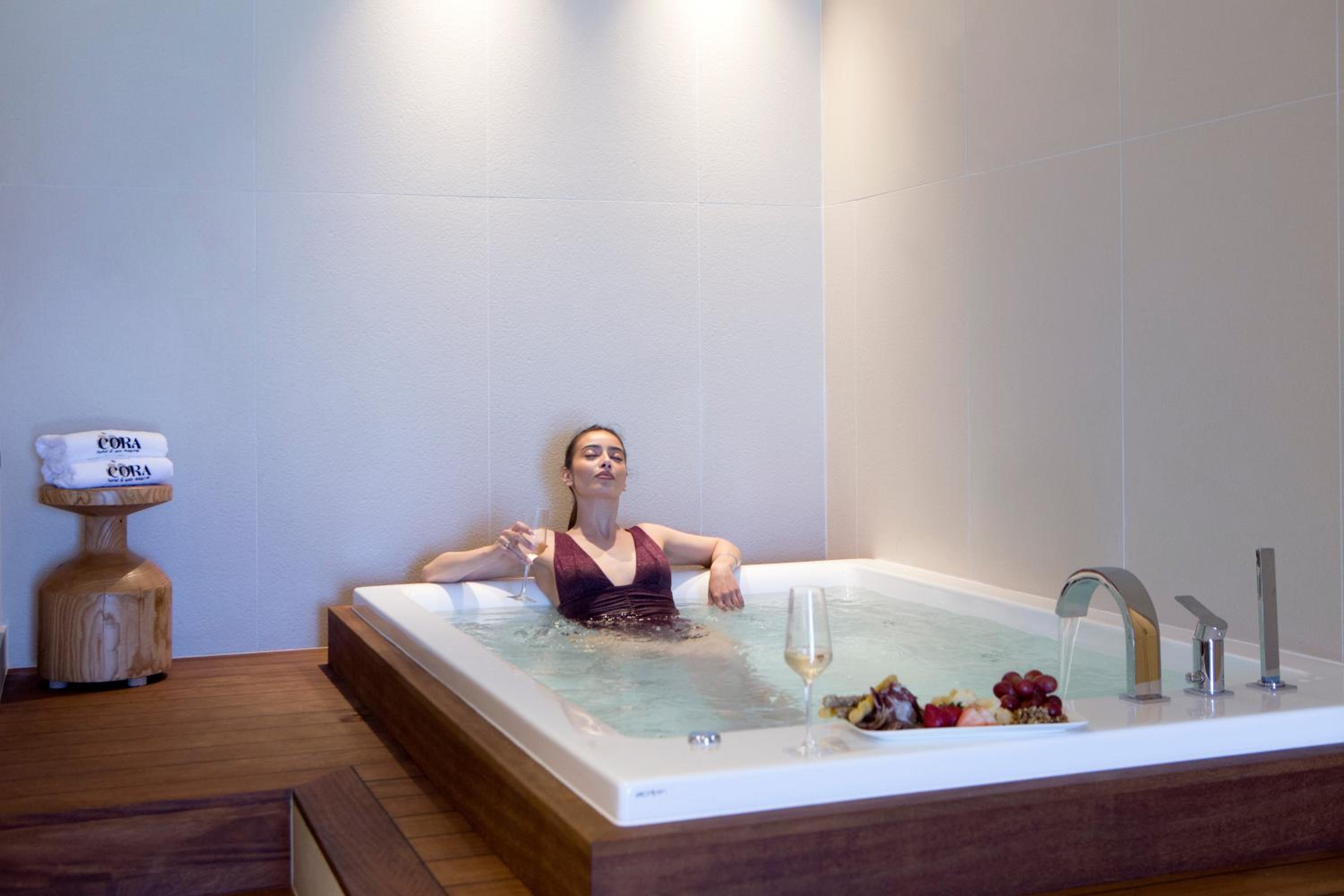 One Bedroom Panoramic suite Sea View with Private Pool & Hot Tub - Photo 15