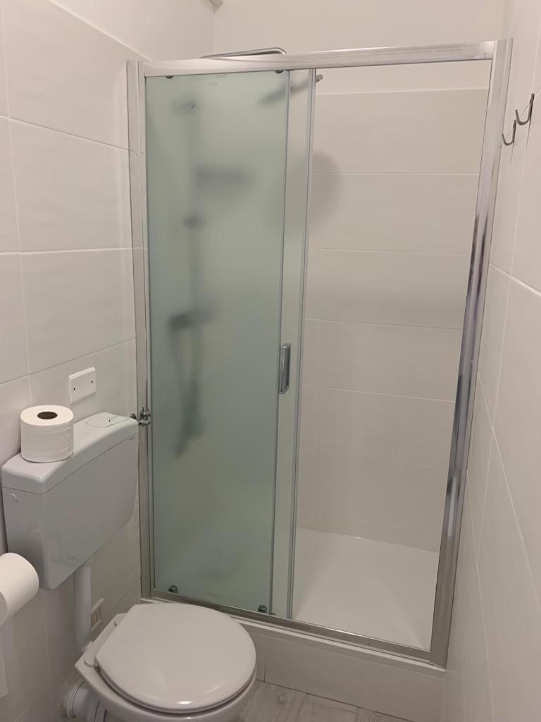 Double Room with Private Bathroom - Photo 10