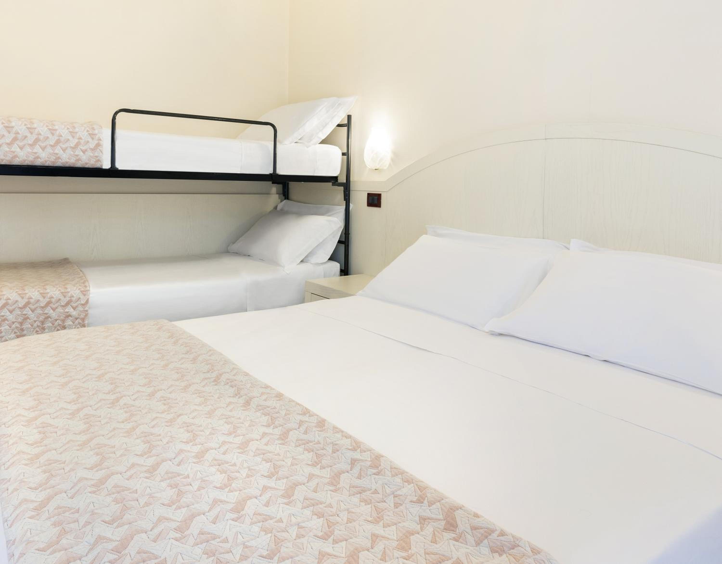 Quadruple Room with Sea View photo 3