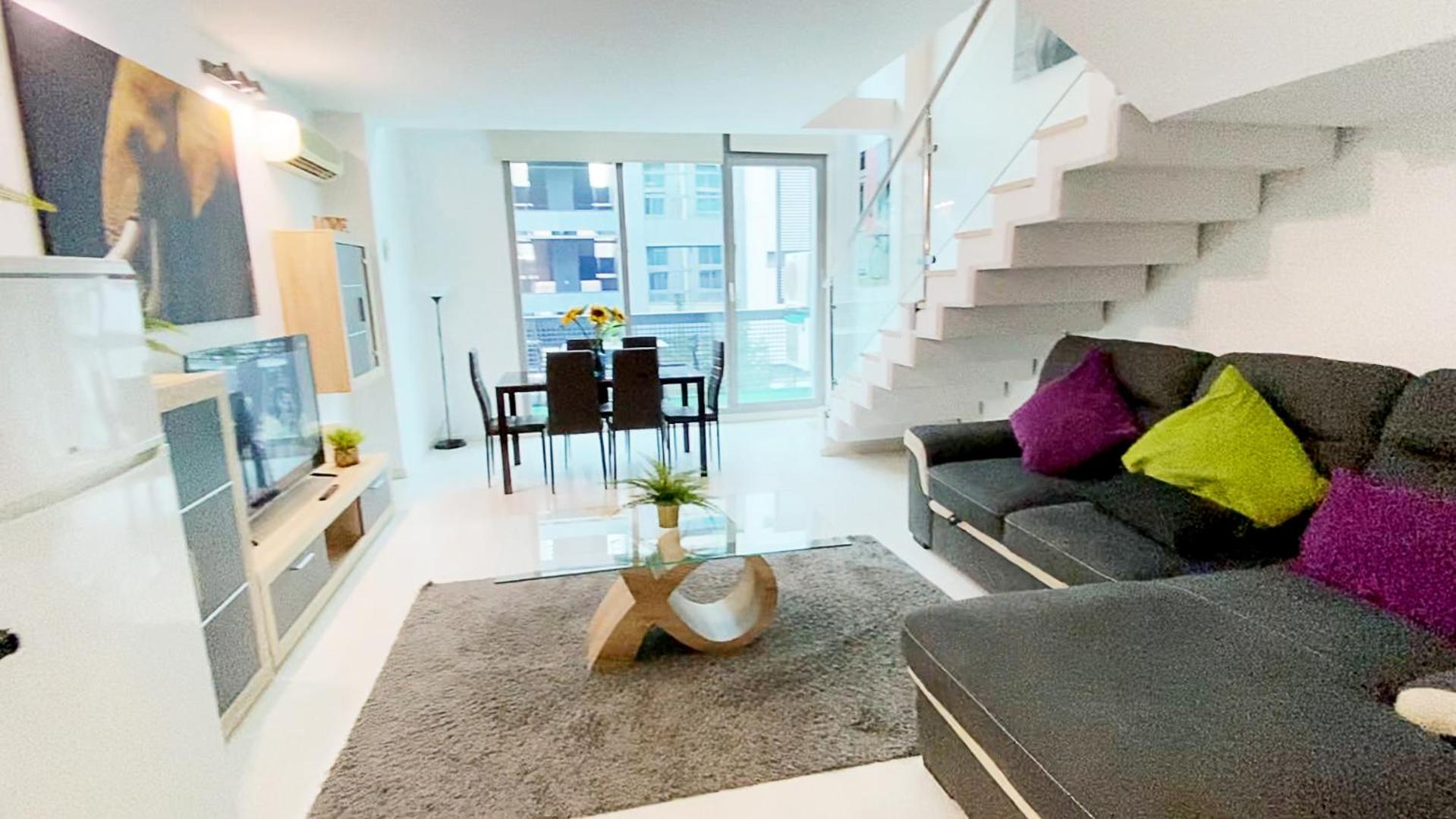 Duplex de dos habitaciones con balcón