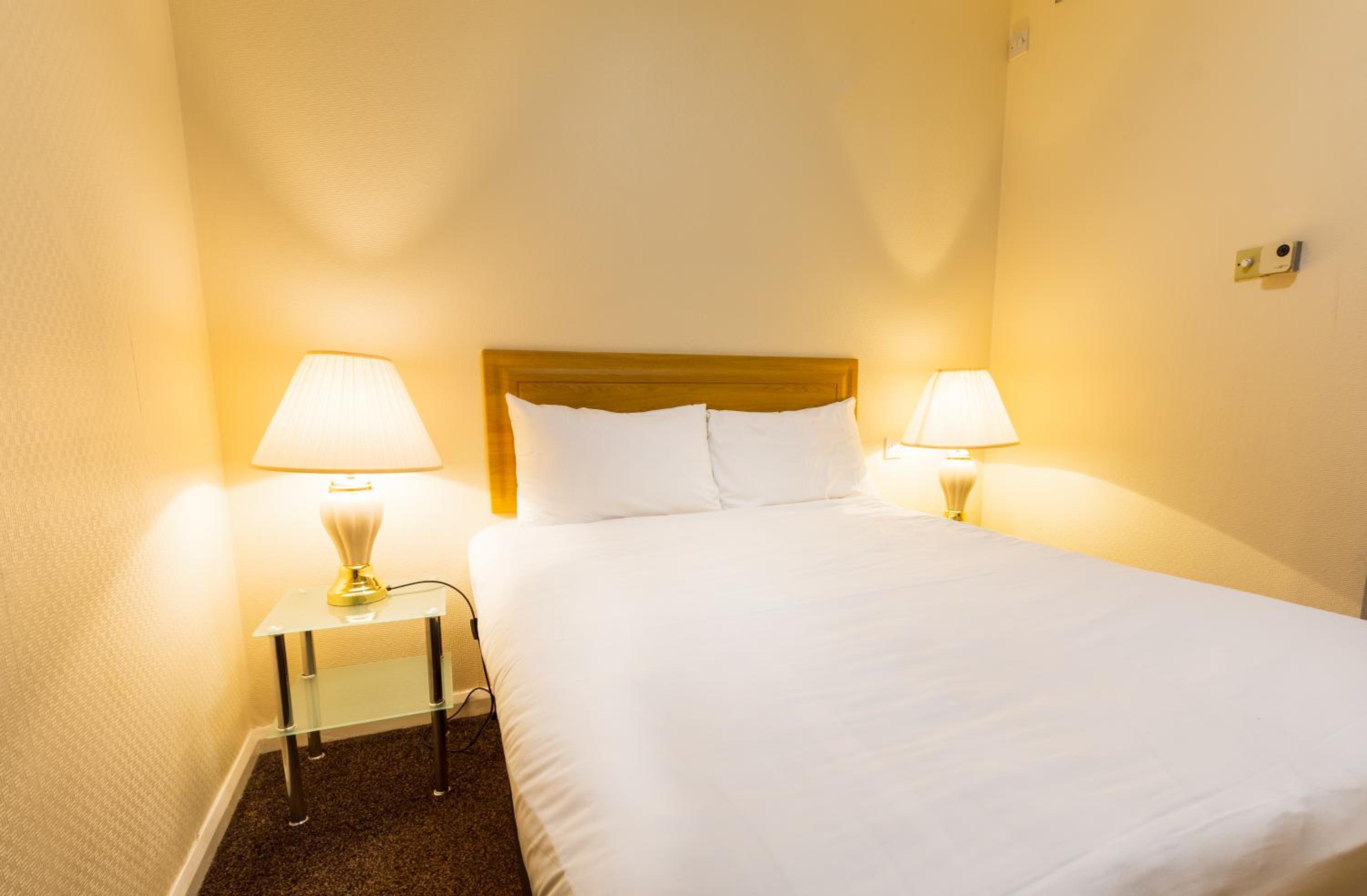 Double Room (No Windows) - Photo 1