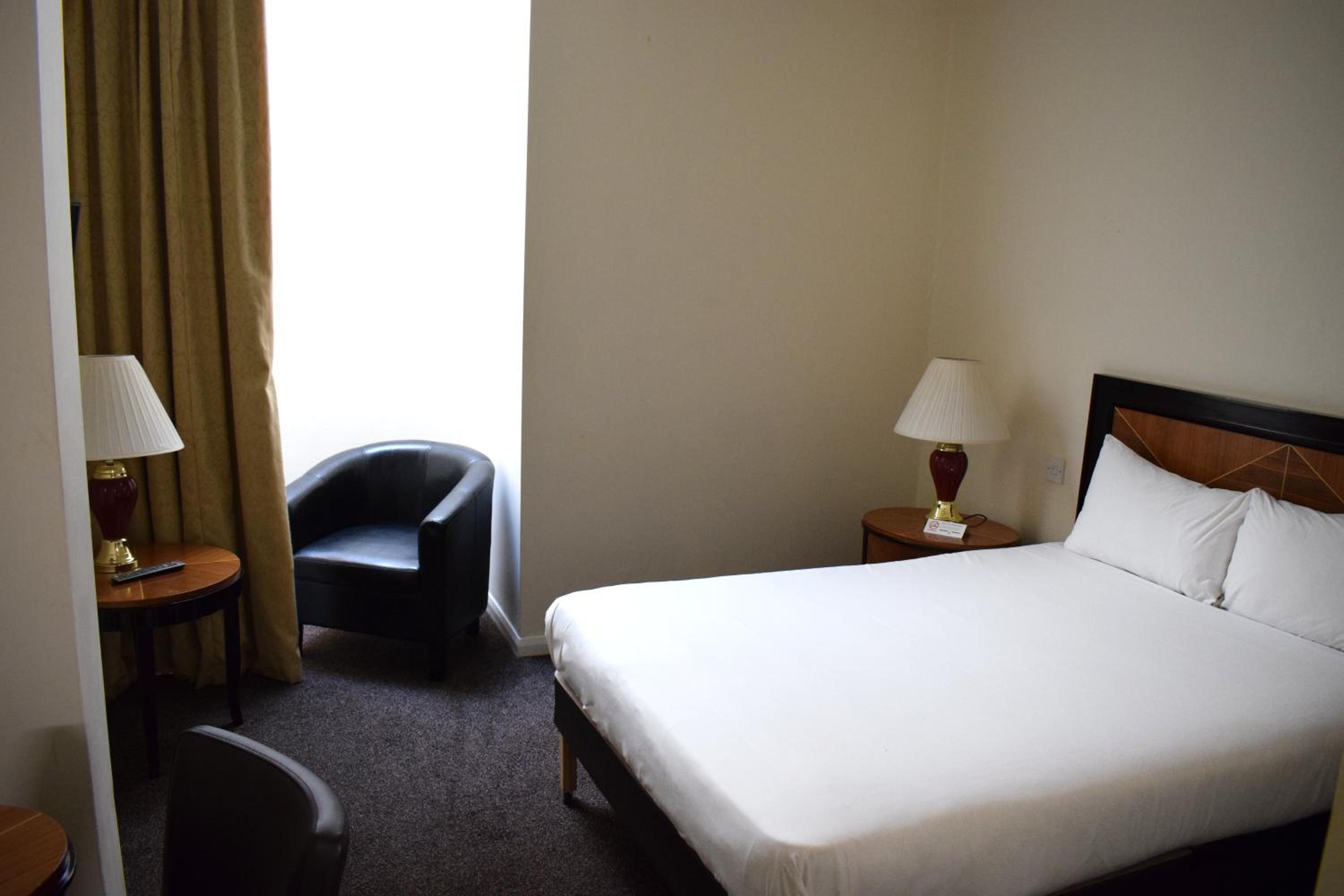 Double Room (No Windows) - Photo 2
