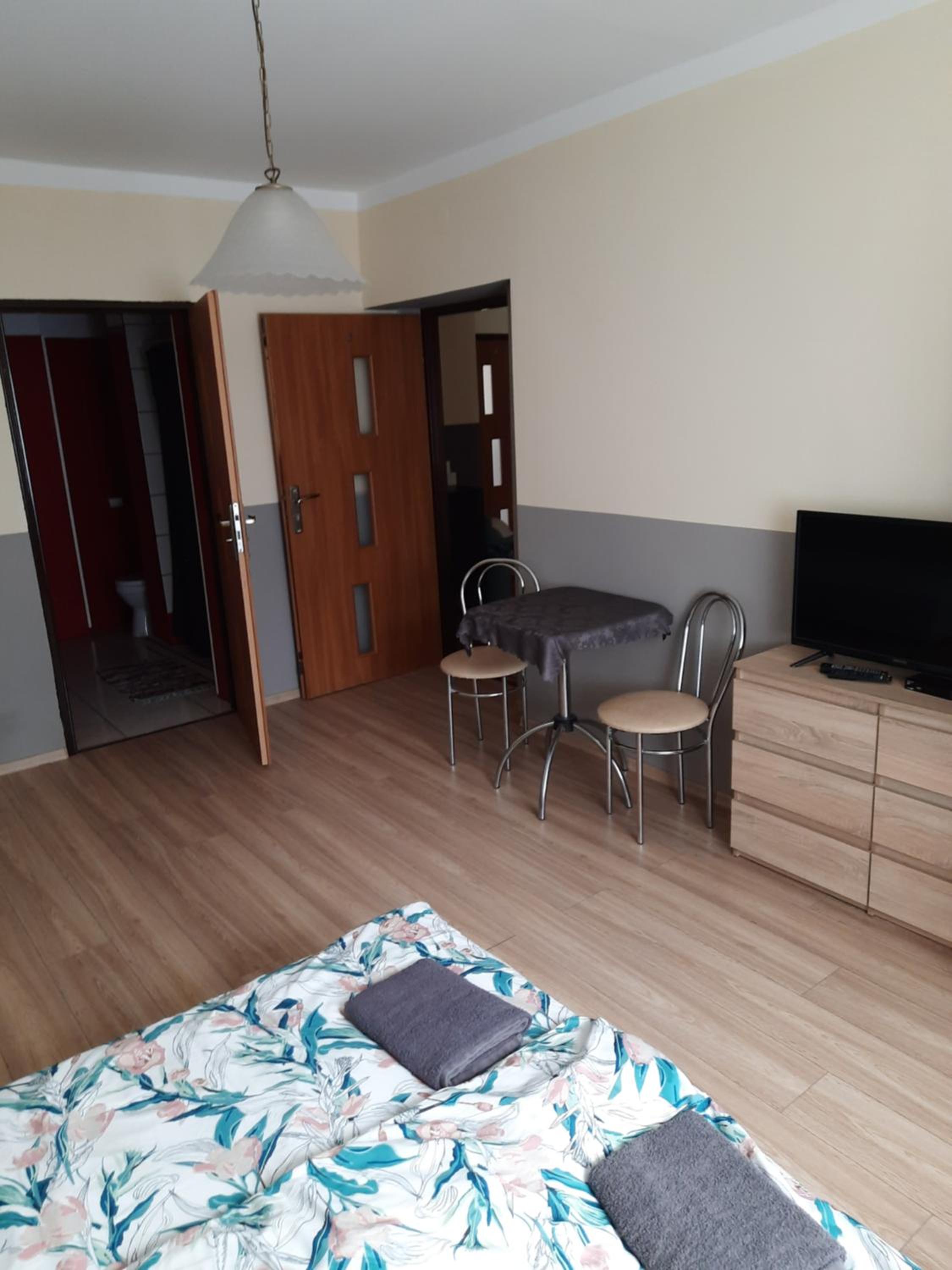Twin Room with Bathroom - Photo 3