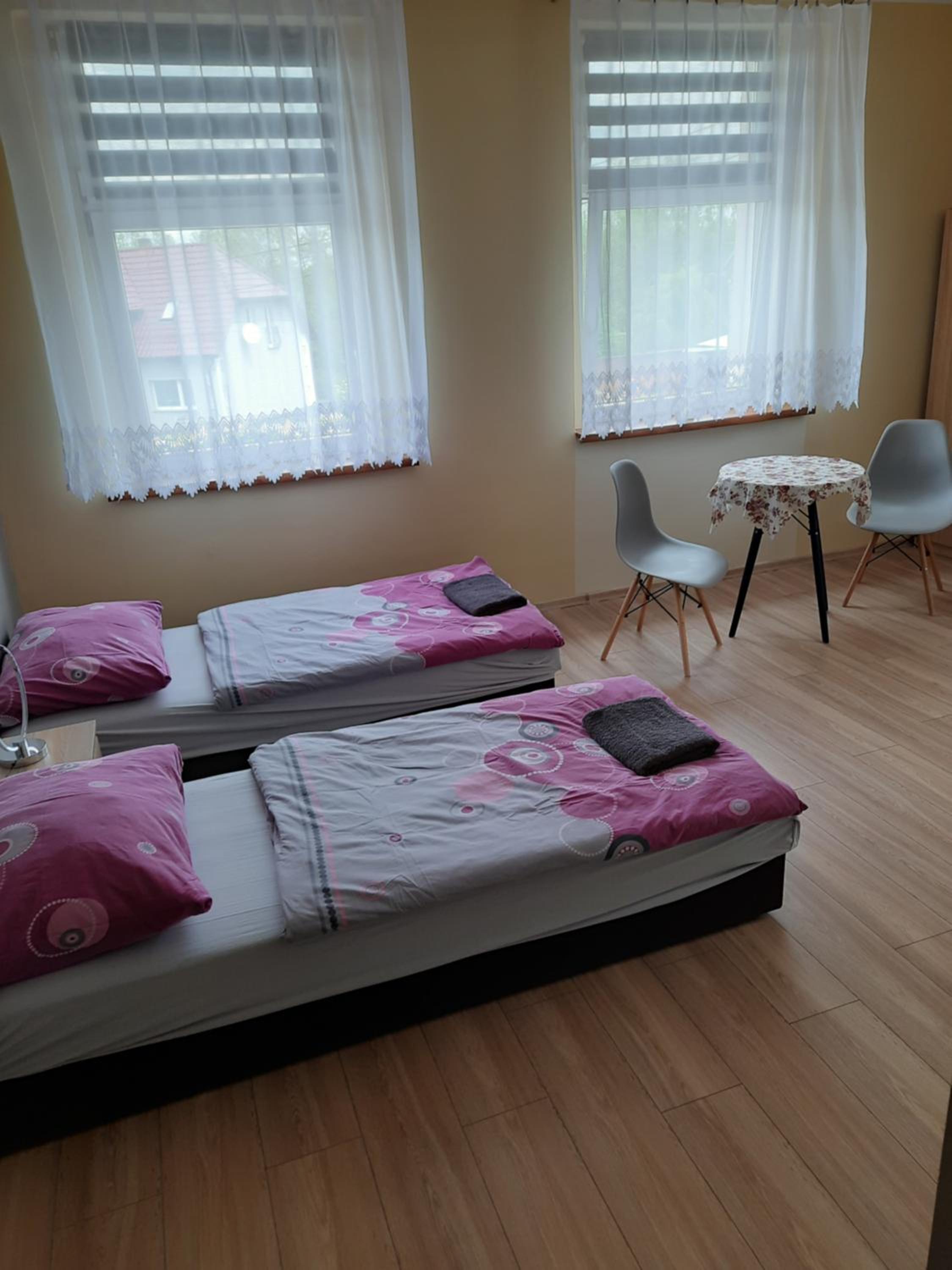 Twin Room with Bathroom - Photo 6