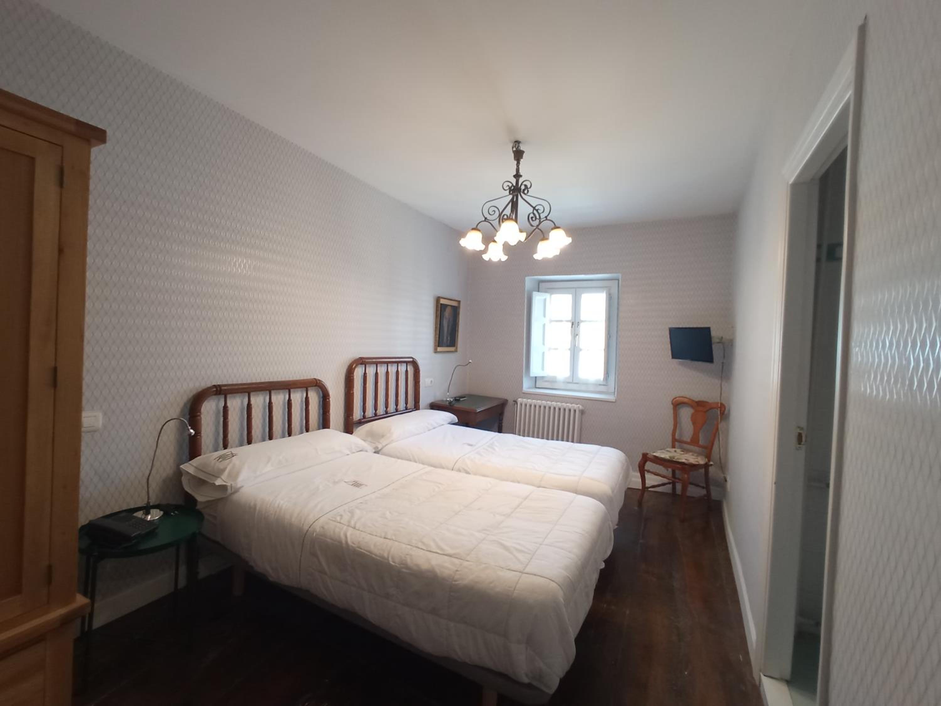 Twin Room - Photo 3