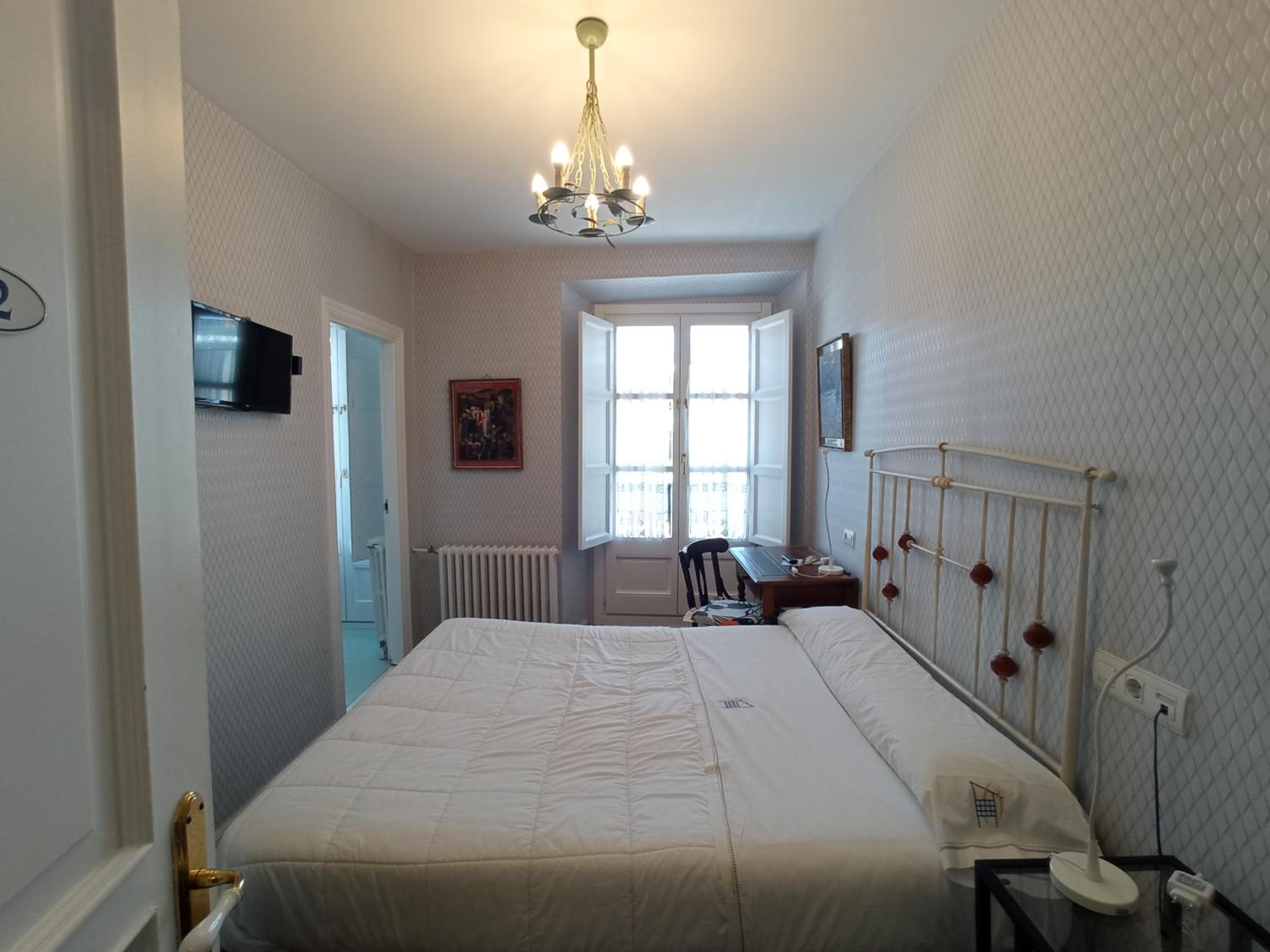 Twin Room - Photo 4