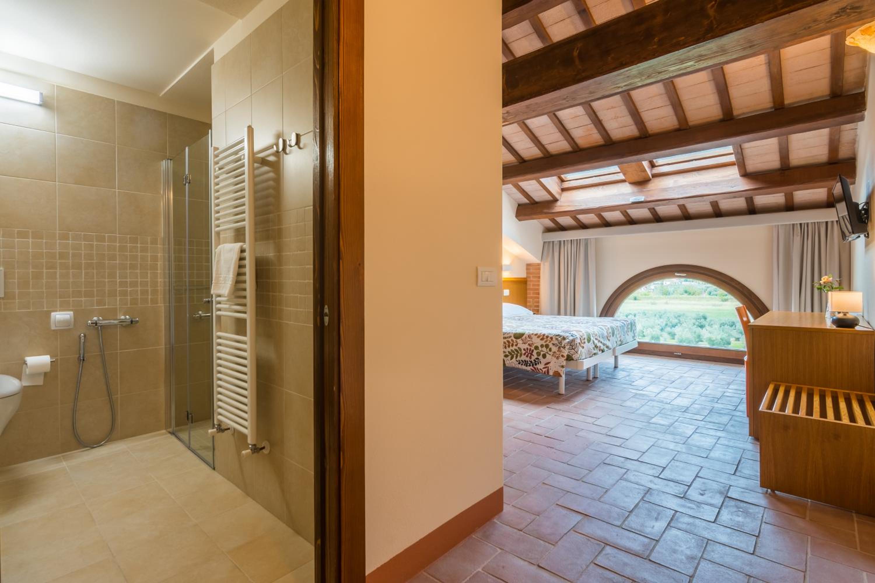 Double Room with Private Bathroom photo 2