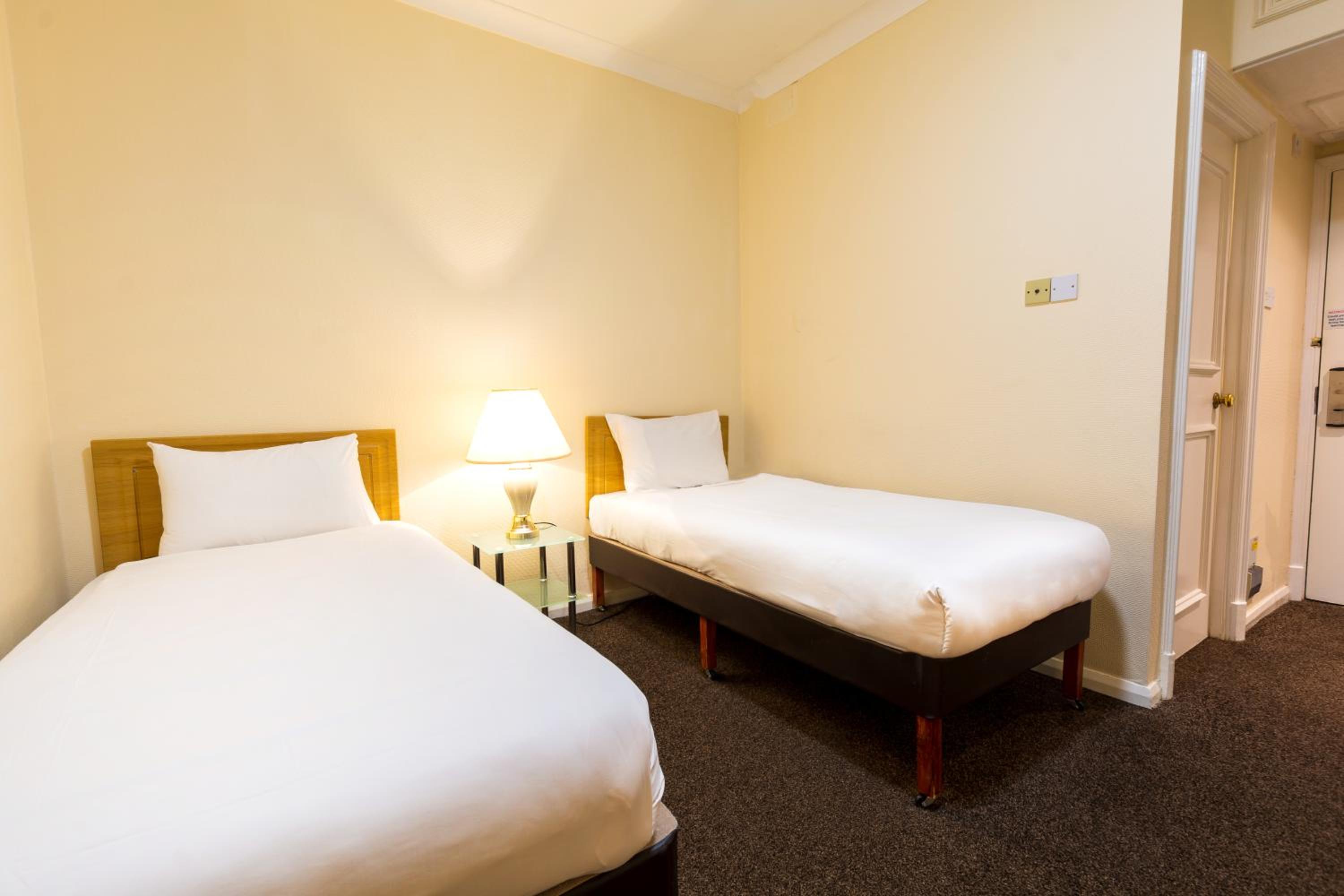 Twin Room (No Windows) - Photo 2