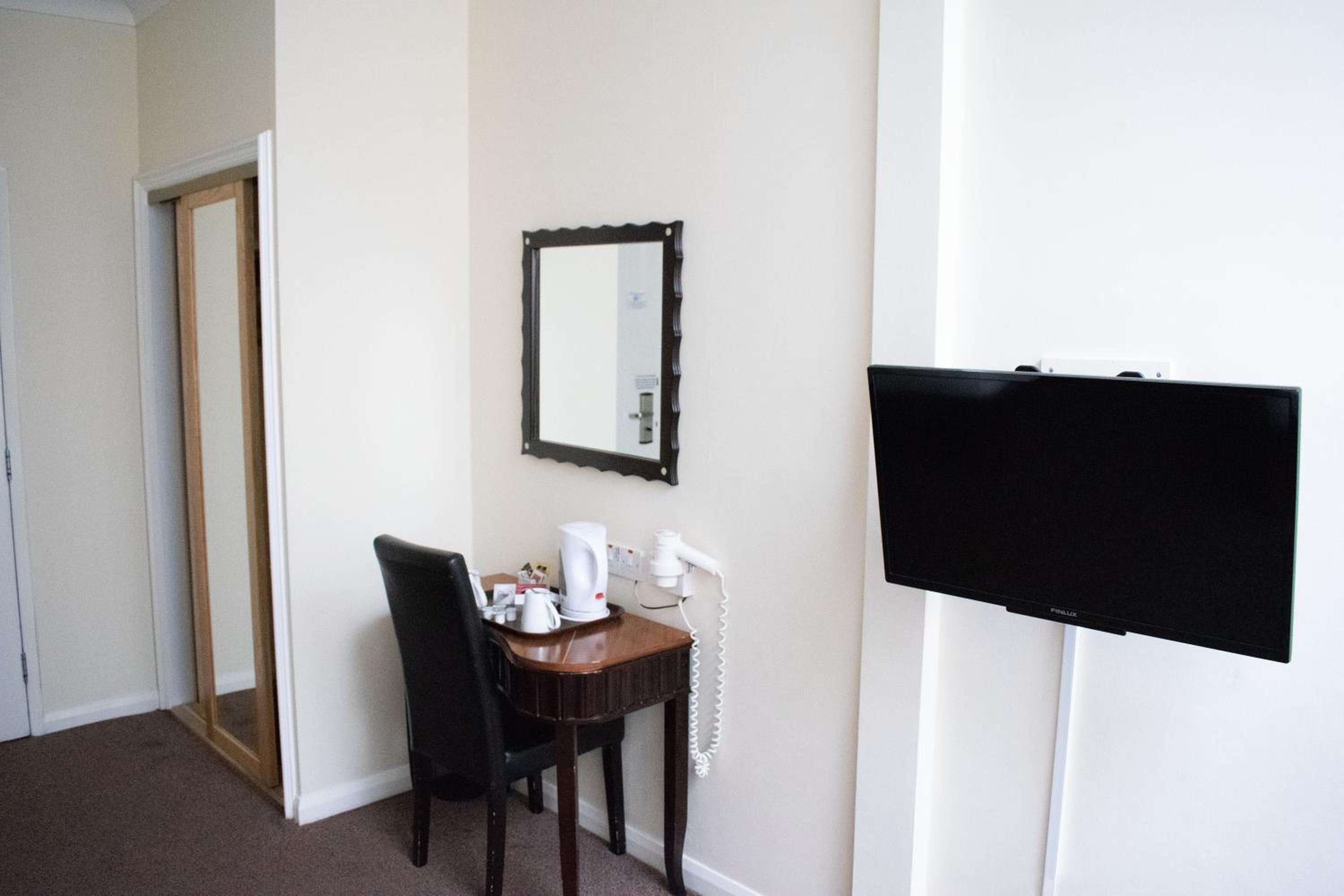 Twin Room - Photo 3