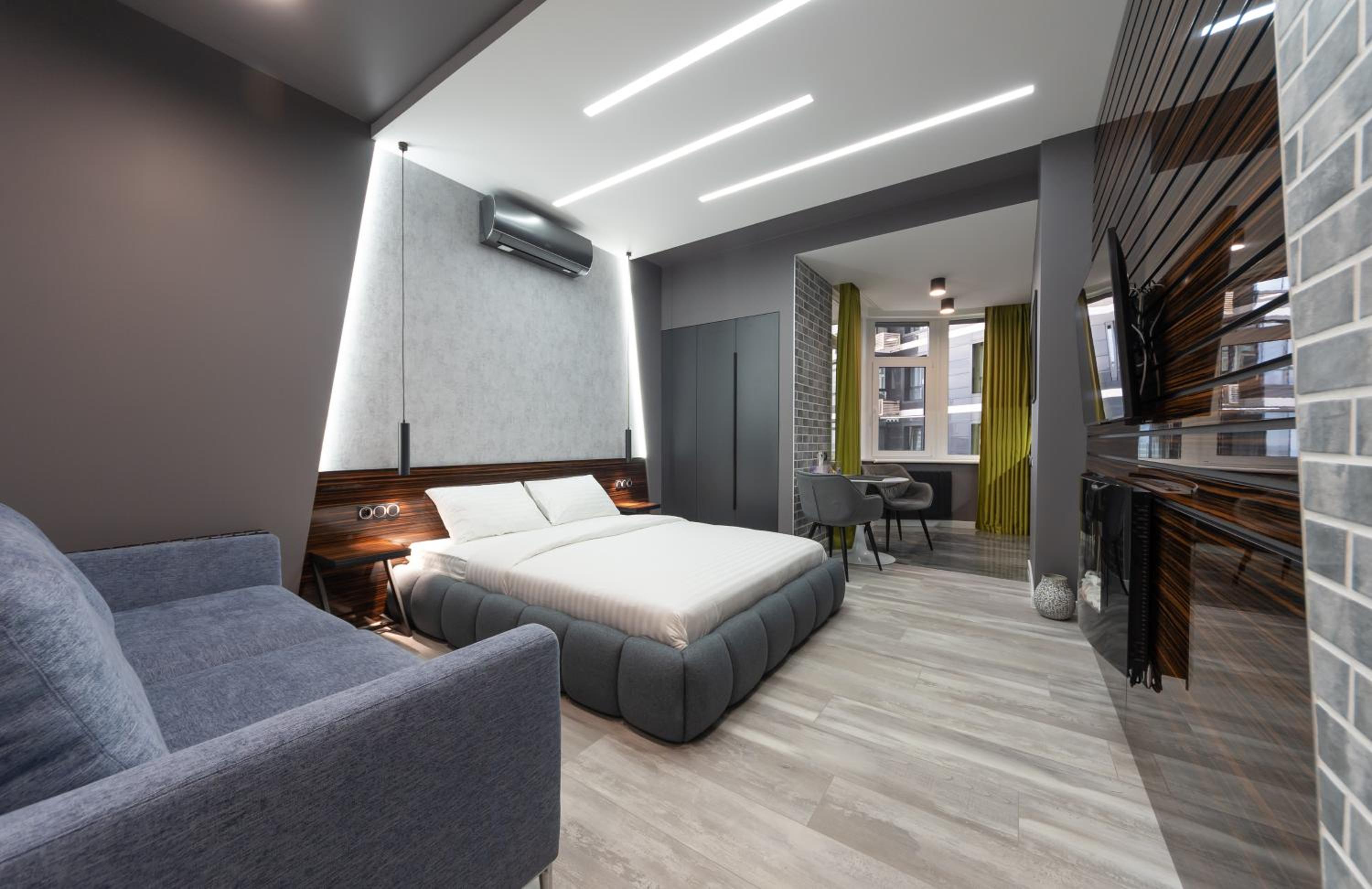 Deluxe King Suite