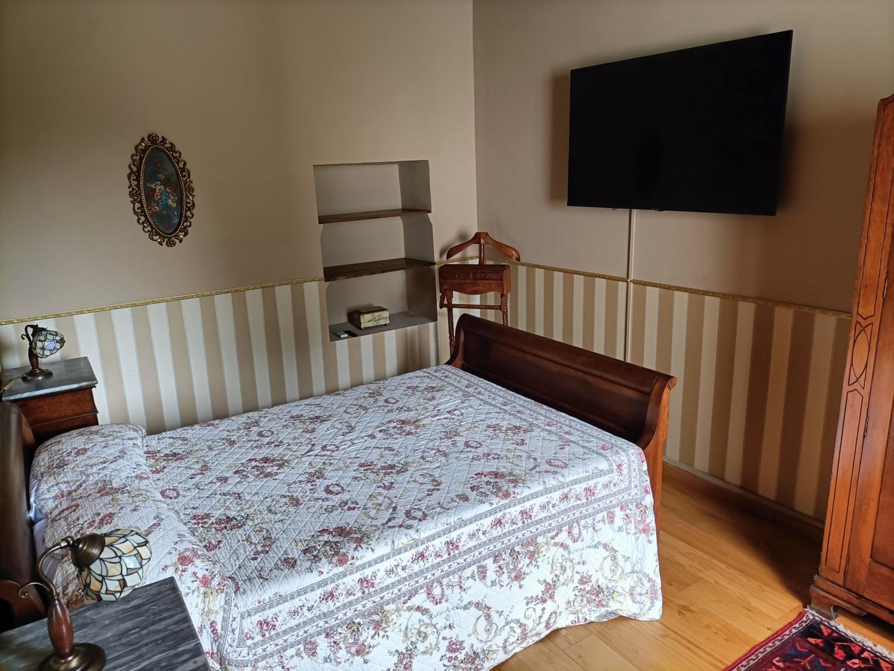 Double Room with Private External Bathroom photo 3