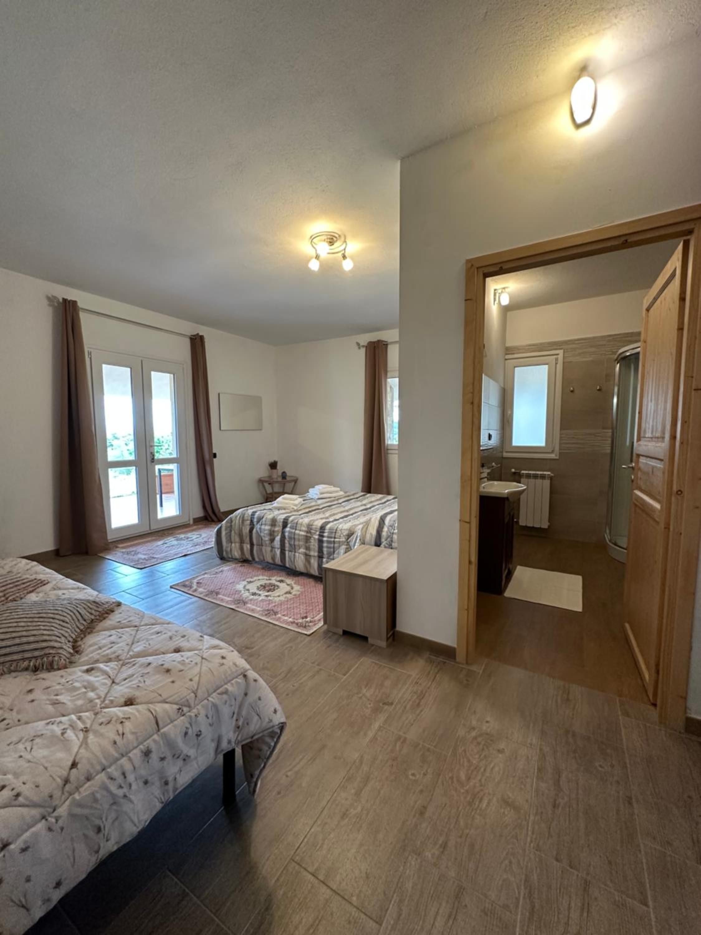 Double Room with Private Bathroom - Photo 1