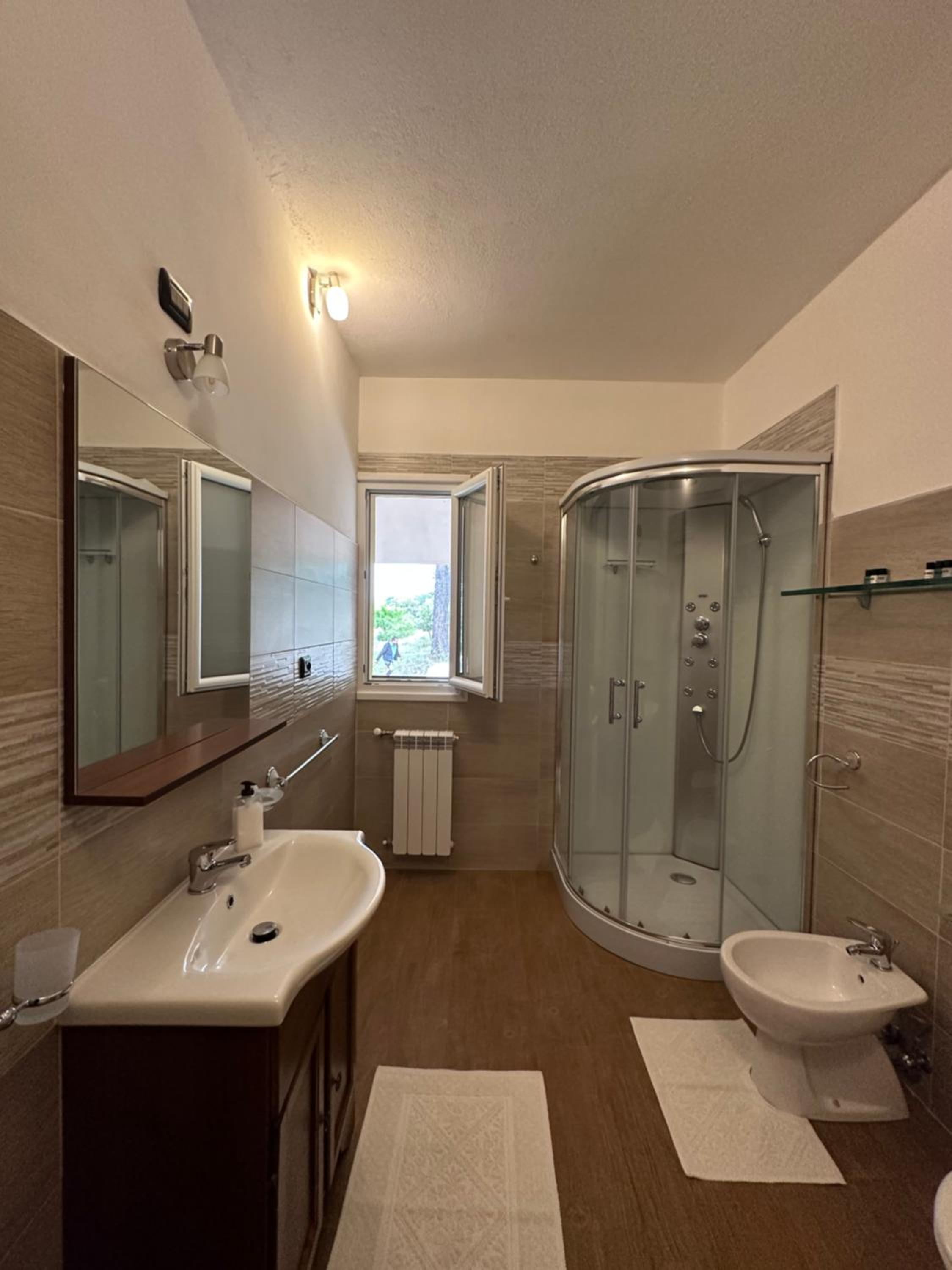 Double Room with Private Bathroom - Photo 2